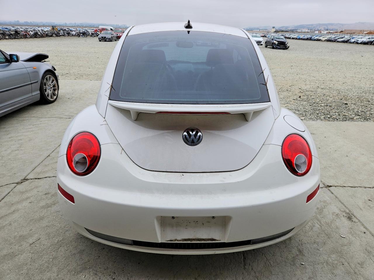 2009 Volkswagen New Beetle S White vin: 3VWPW31C69M511582