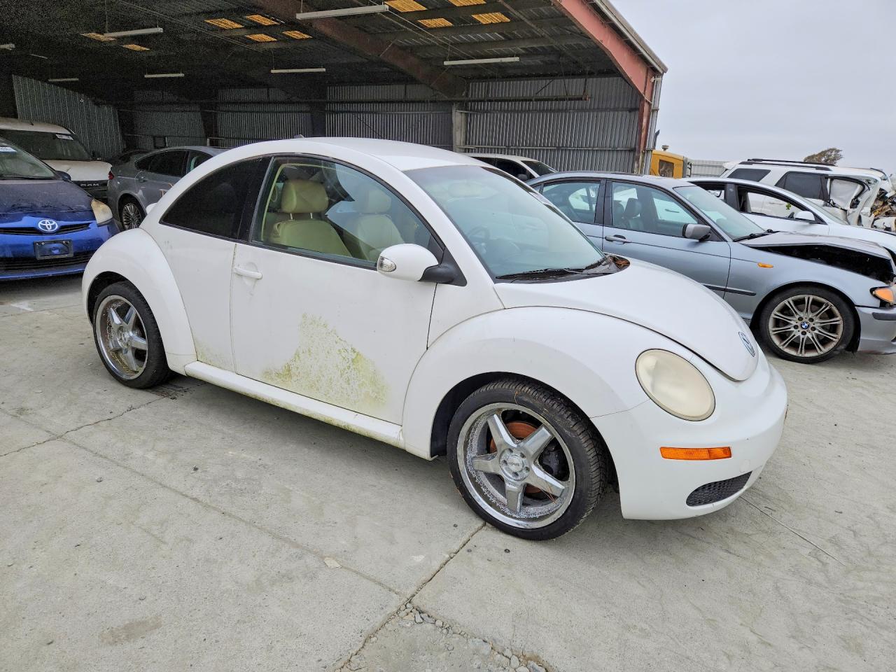 2009 Volkswagen New Beetle S White vin: 3VWPW31C69M511582