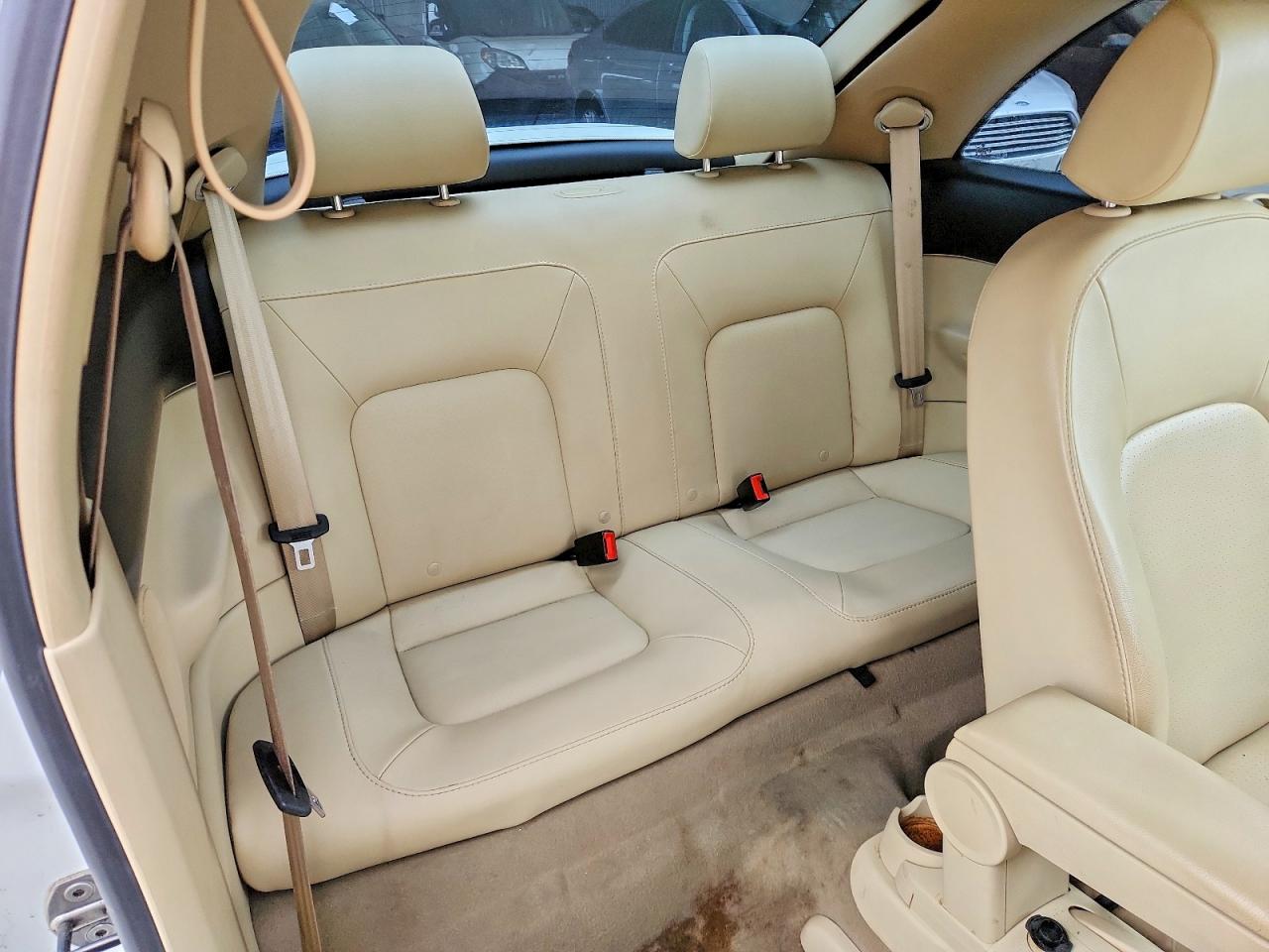2009 Volkswagen New Beetle S White vin: 3VWPW31C69M511582