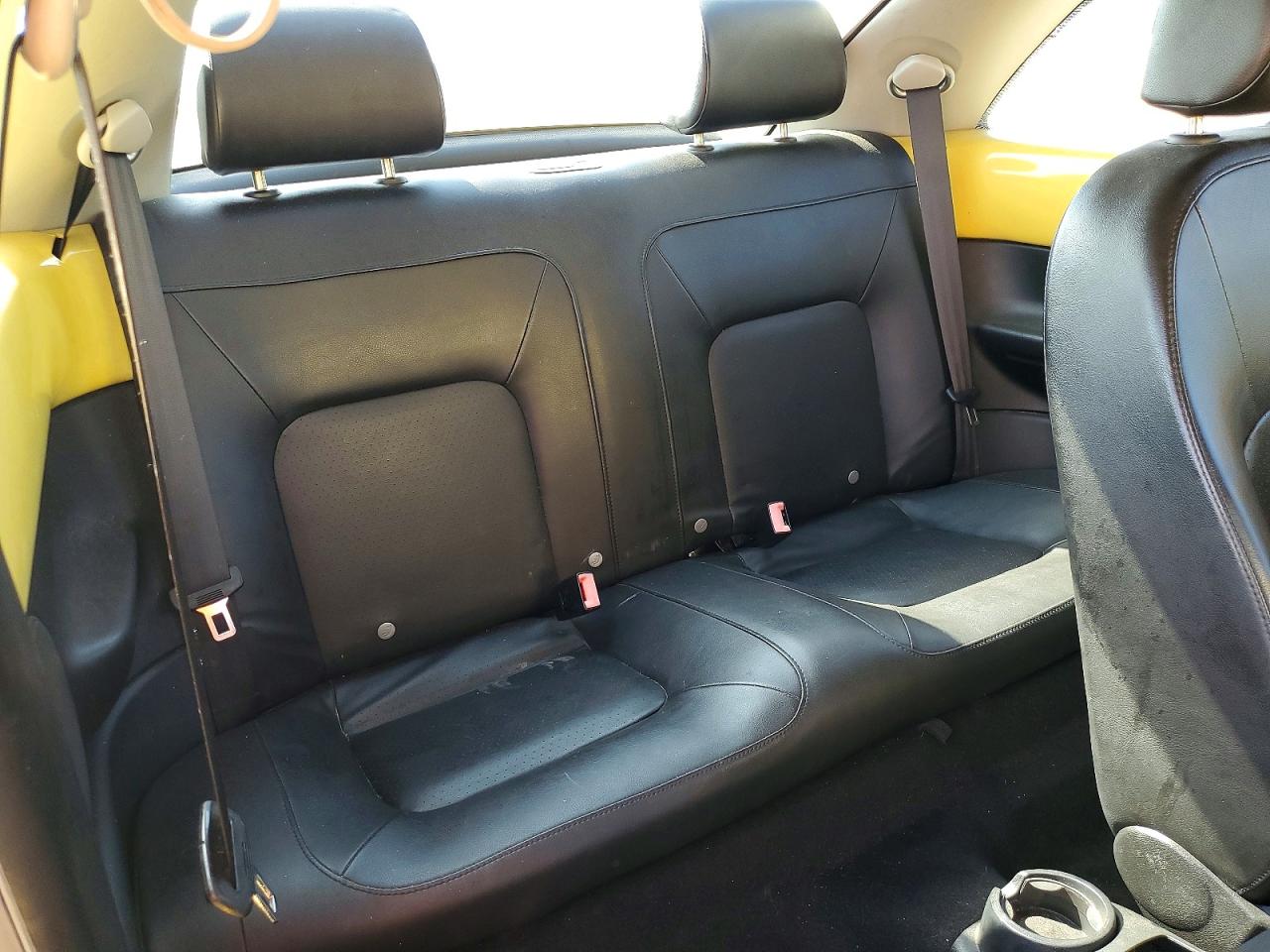 2008 Volkswagen New Beetle S Yellow vin: 3VWPW31C78M521391