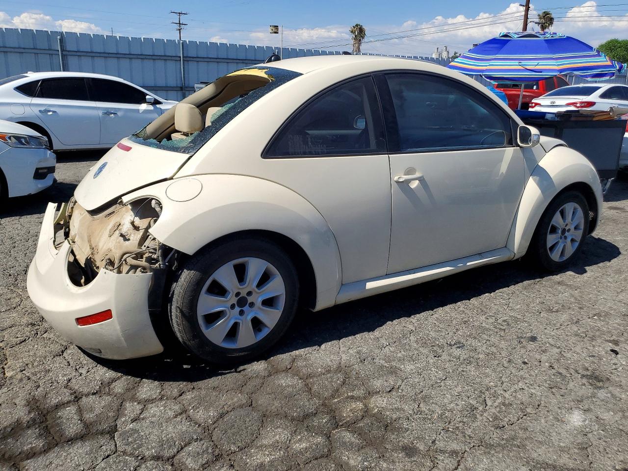 2008 Volkswagen New Beetle S Beige vin: 3VWPW31C88M513980