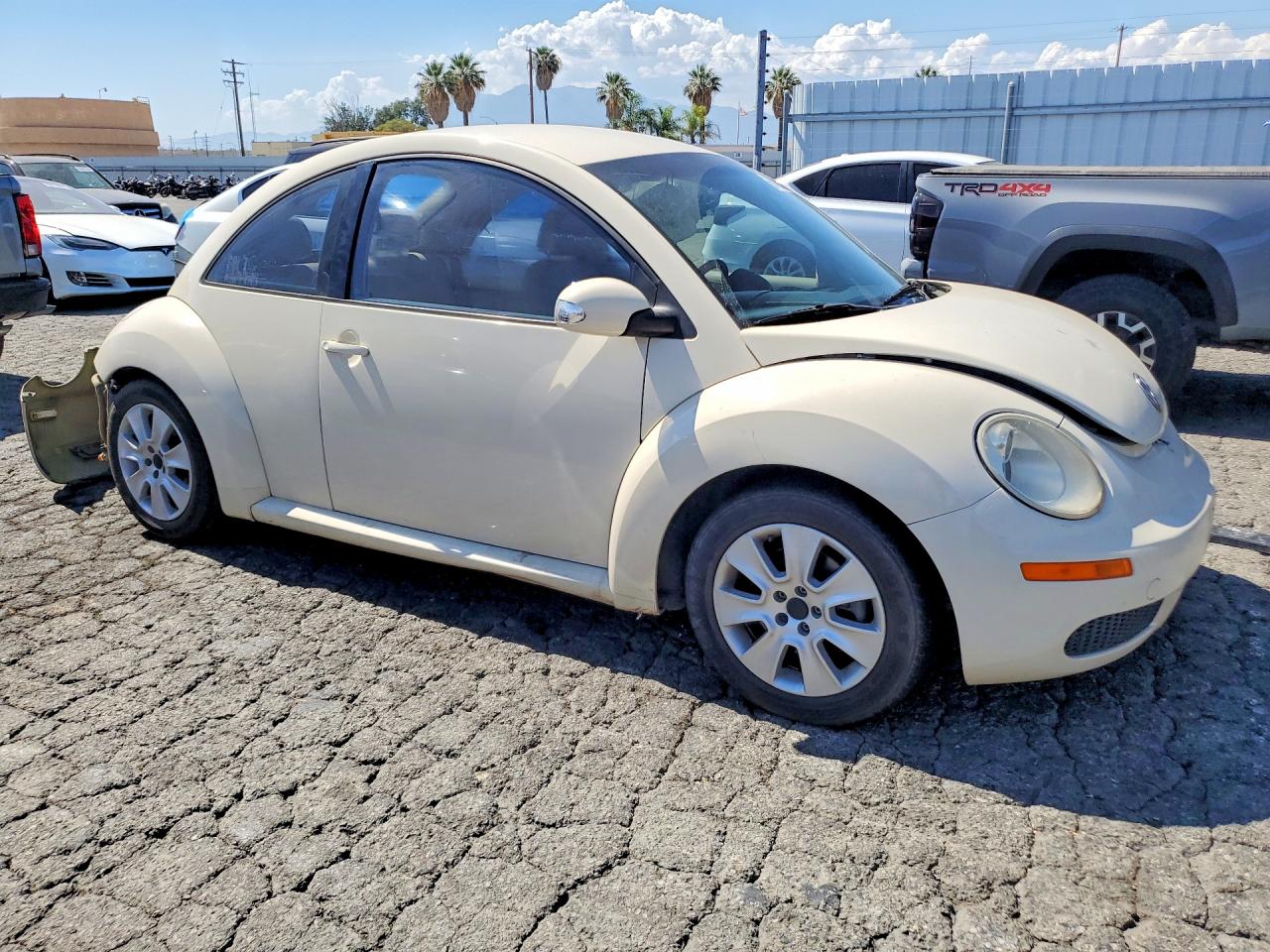 2008 Volkswagen New Beetle S Beige vin: 3VWPW31C88M513980