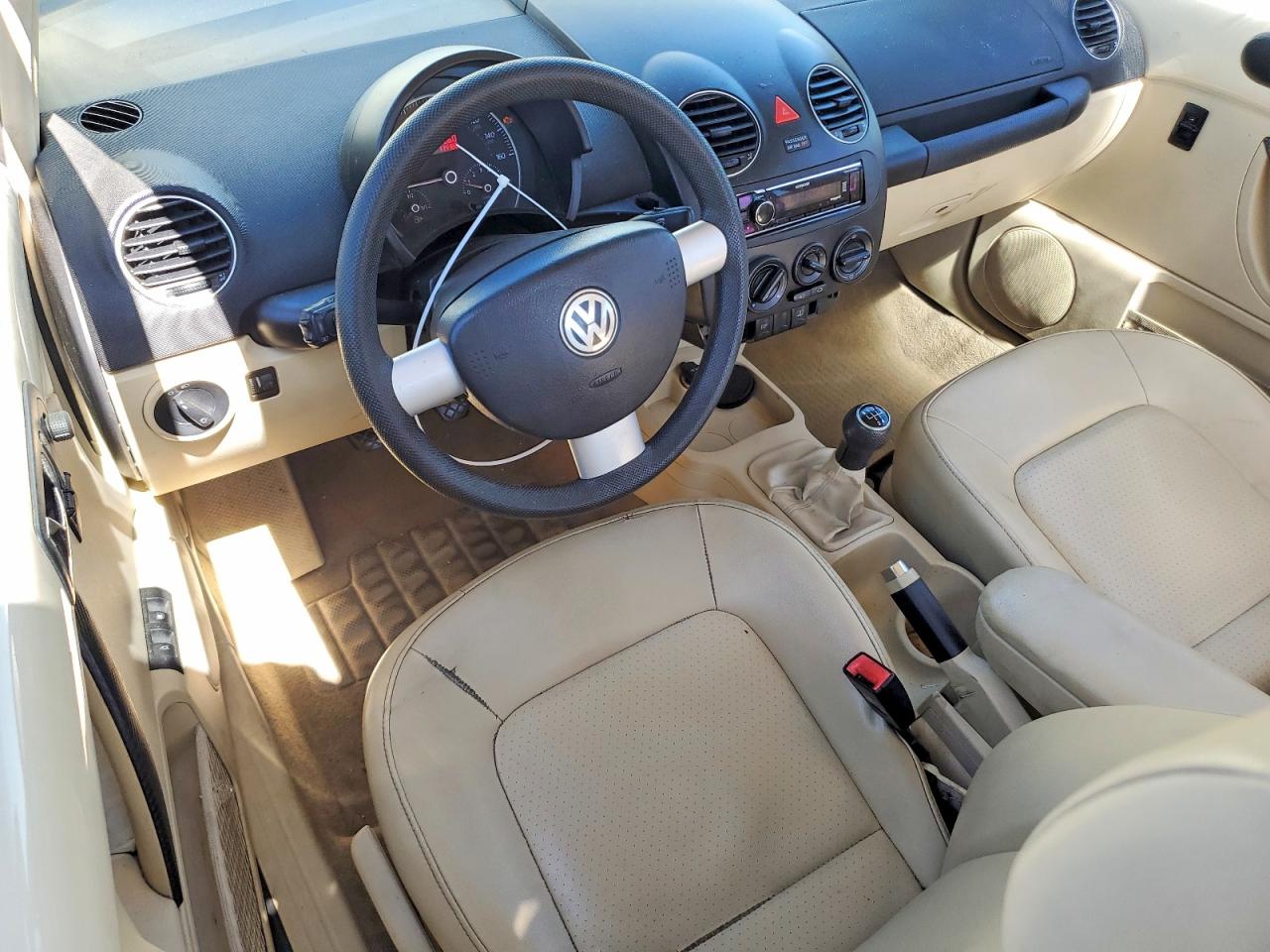 2008 Volkswagen New Beetle S Beige vin: 3VWPW31C88M513980
