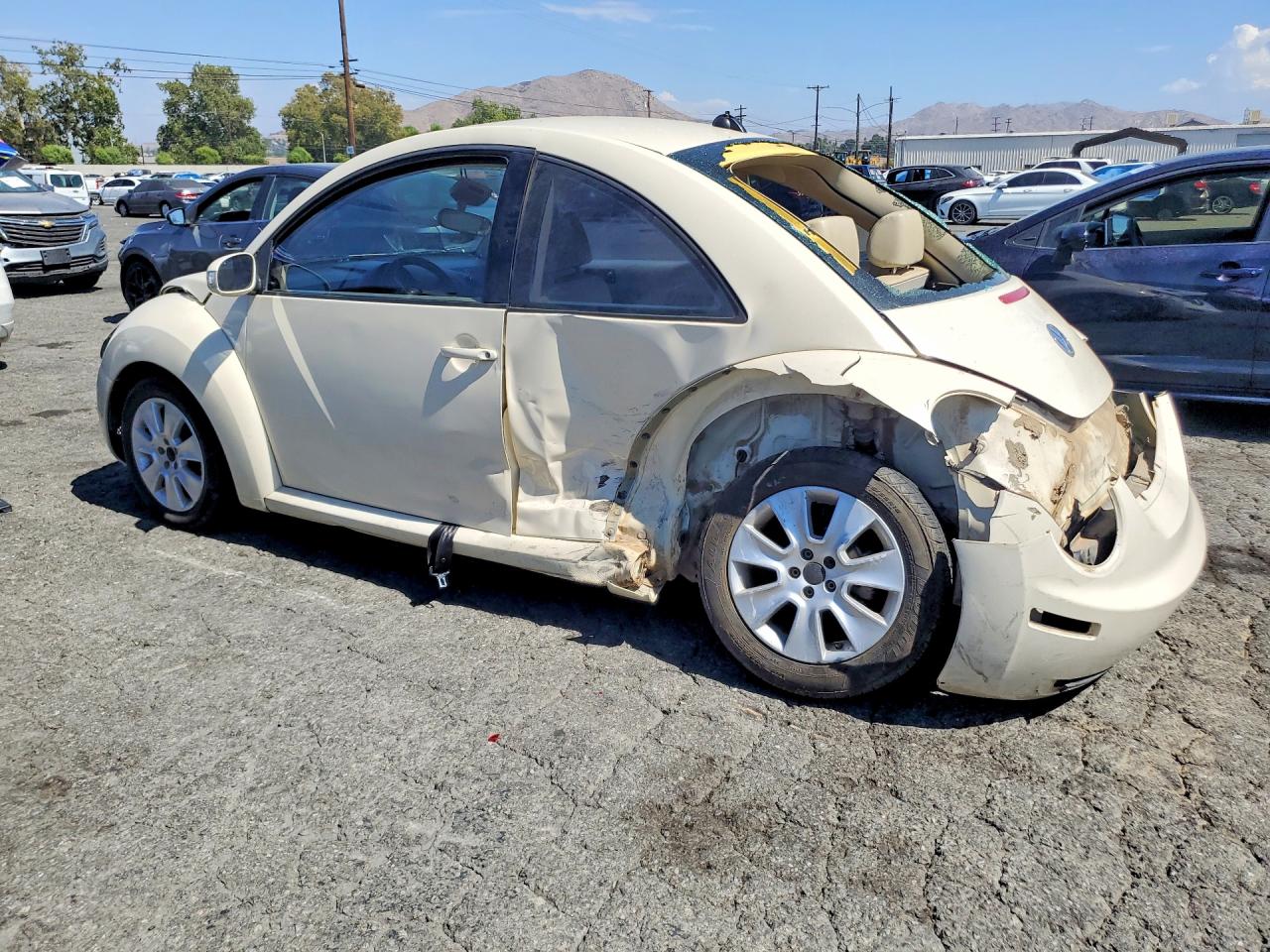 2008 Volkswagen New Beetle S Beige vin: 3VWPW31C88M513980