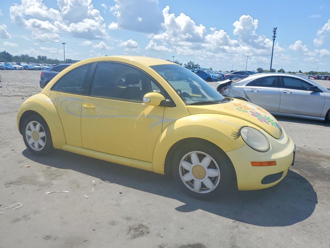 2008 Volkswagen New Beetle S Yellow vin: 3VWPW31C88M518029