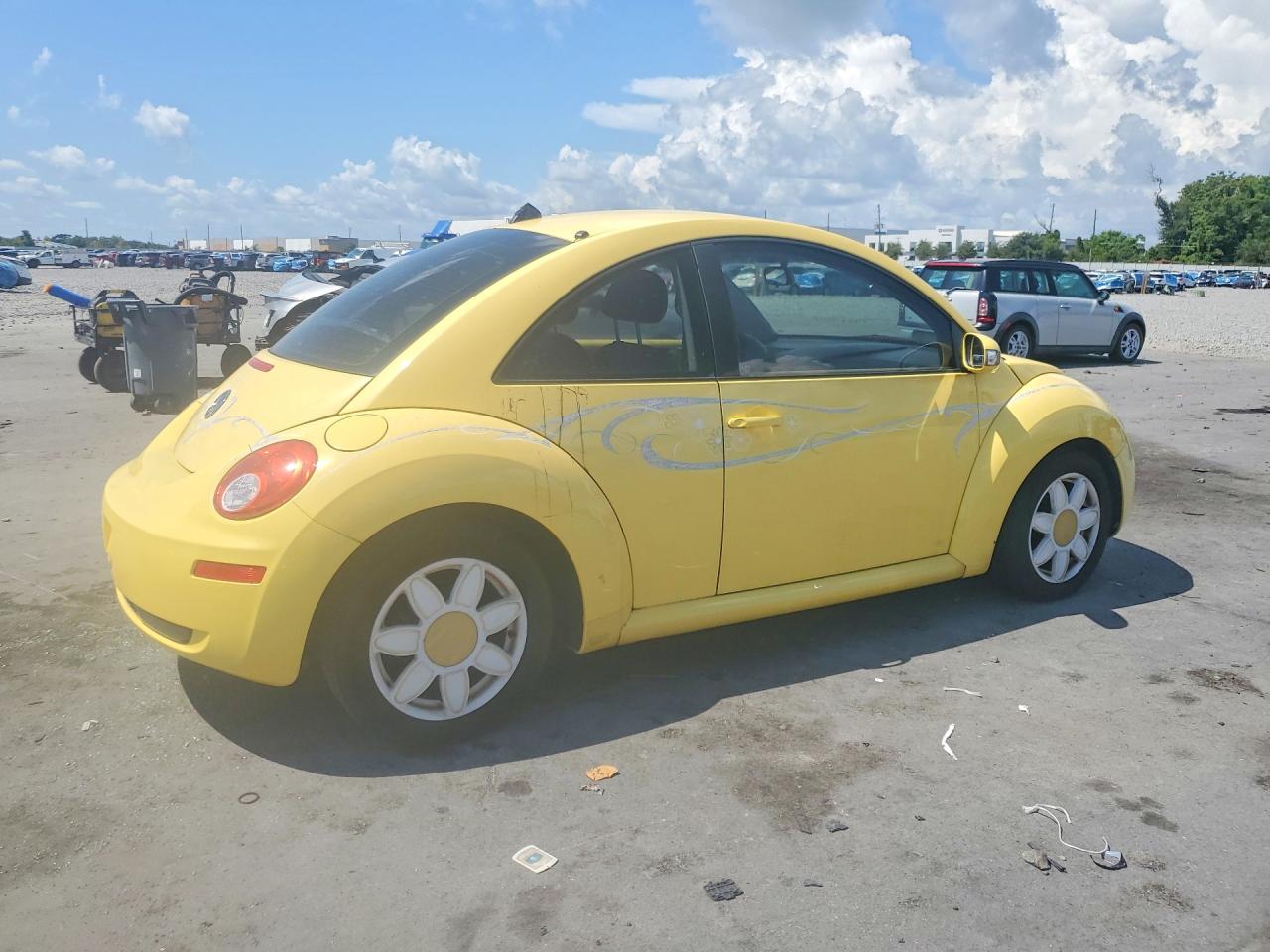 2008 Volkswagen New Beetle S Yellow vin: 3VWPW31C88M518029