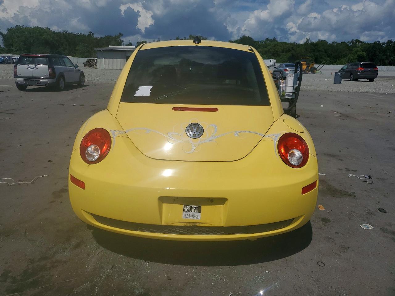 2008 Volkswagen New Beetle S Yellow vin: 3VWPW31C88M518029