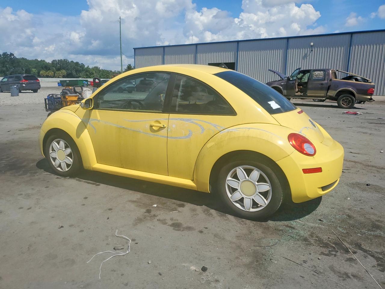 2008 Volkswagen New Beetle S Yellow vin: 3VWPW31C88M518029