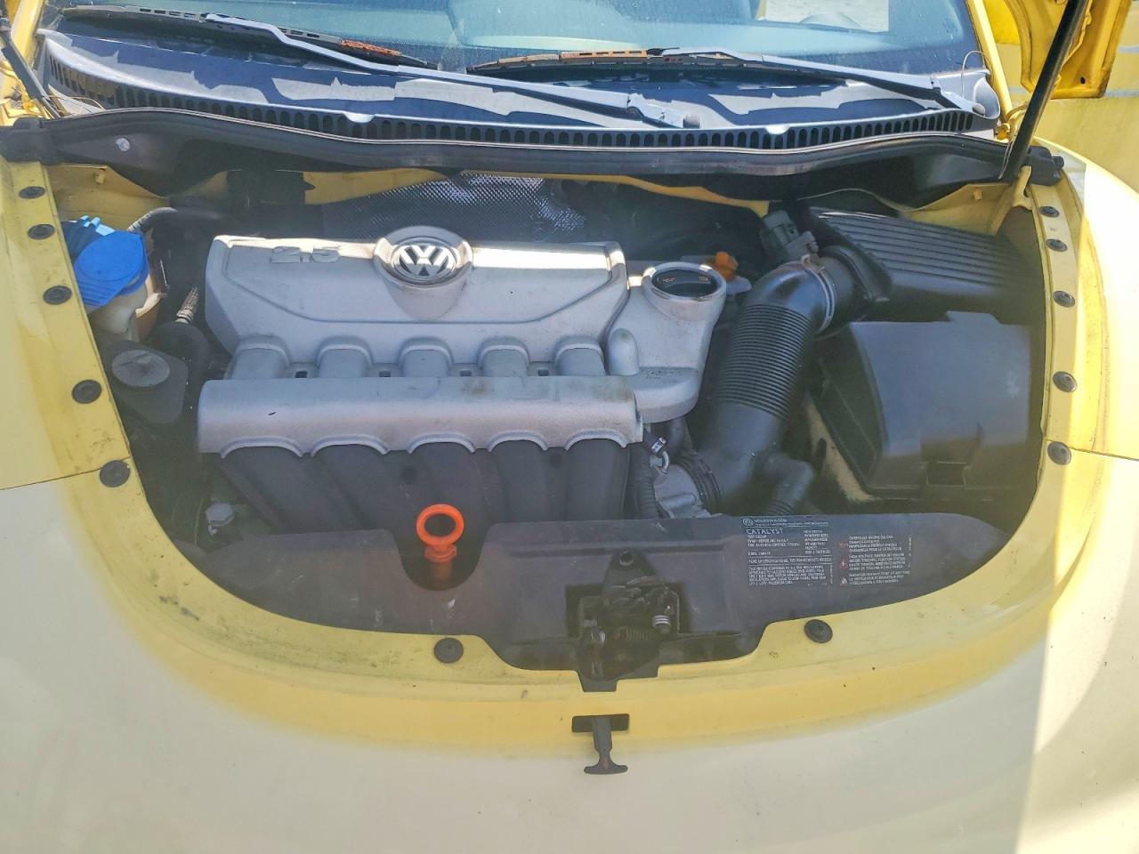 2008 Volkswagen New Beetle S Yellow vin: 3VWPW31C88M518029