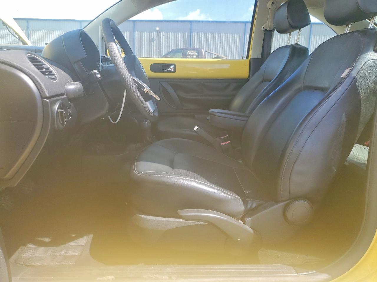 2008 Volkswagen New Beetle S Yellow vin: 3VWPW31C88M518029