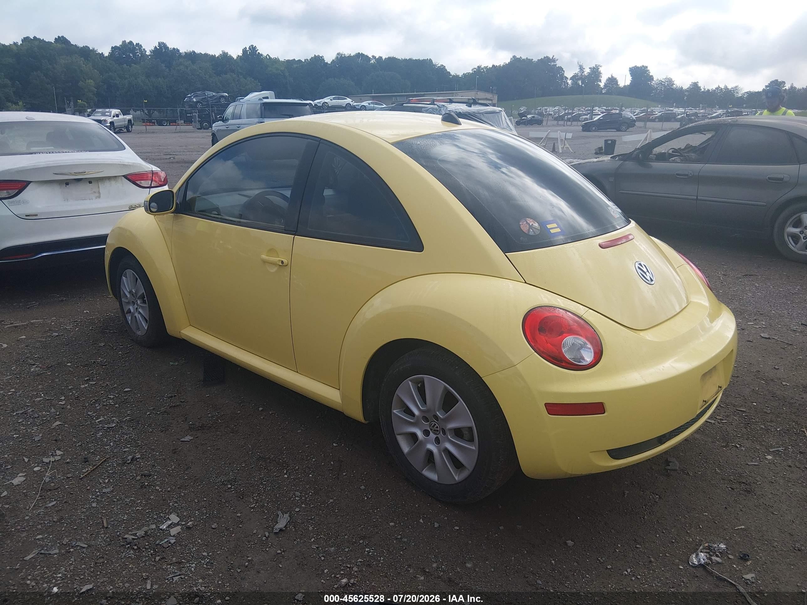 2008 Volkswagen New Beetle S Yellow vin: 3VWPW31CX8M502625