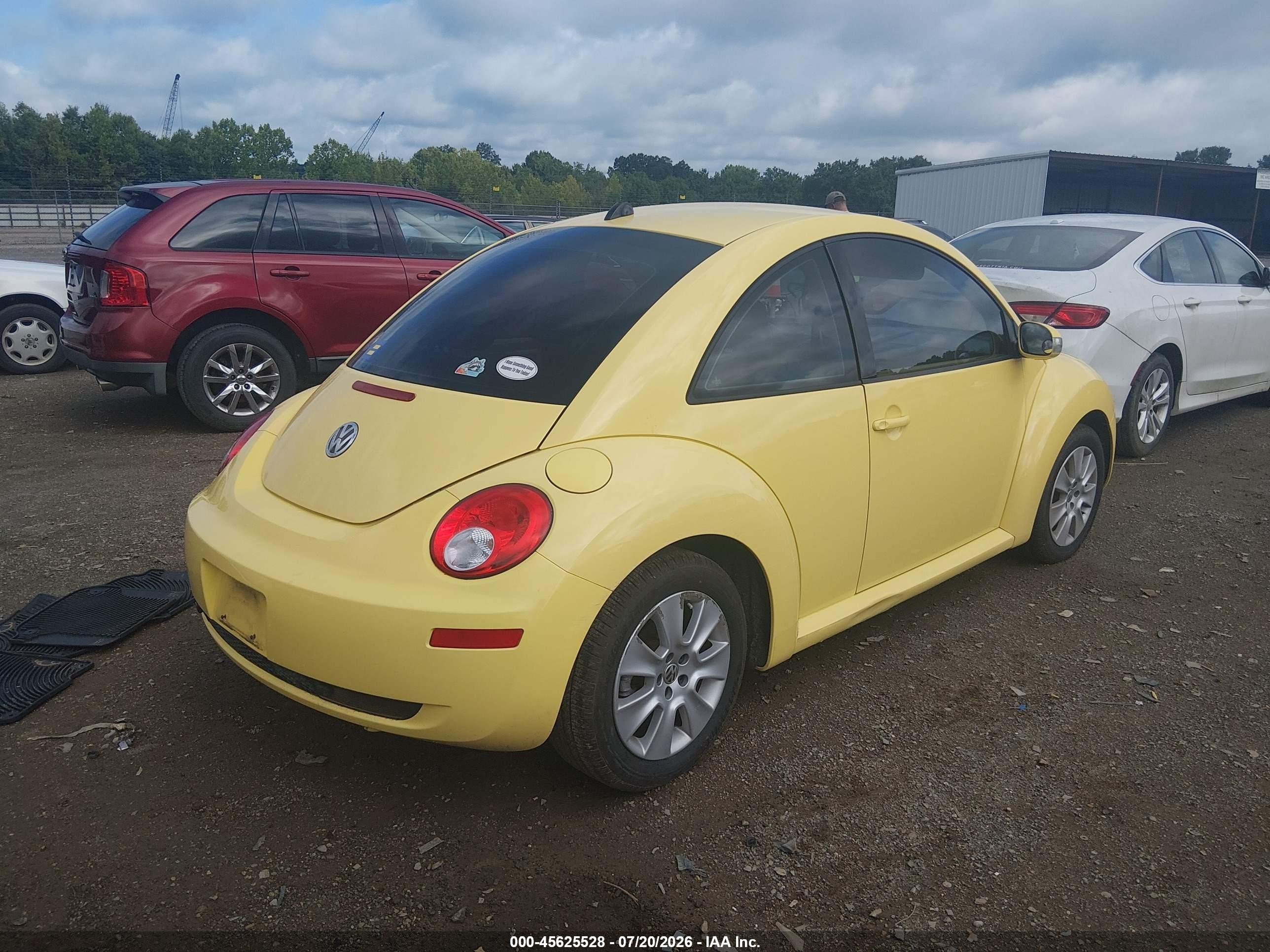 2008 Volkswagen New Beetle S Yellow vin: 3VWPW31CX8M502625