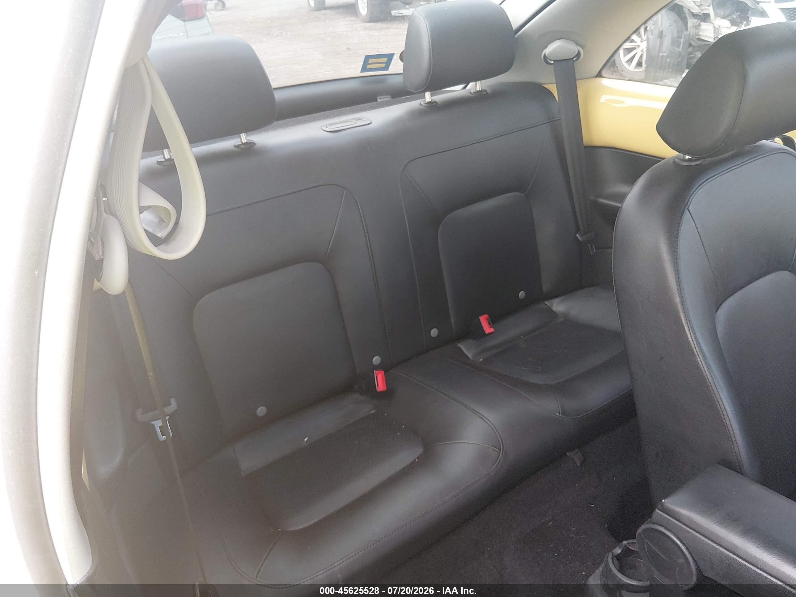 2008 Volkswagen New Beetle S Yellow vin: 3VWPW31CX8M502625