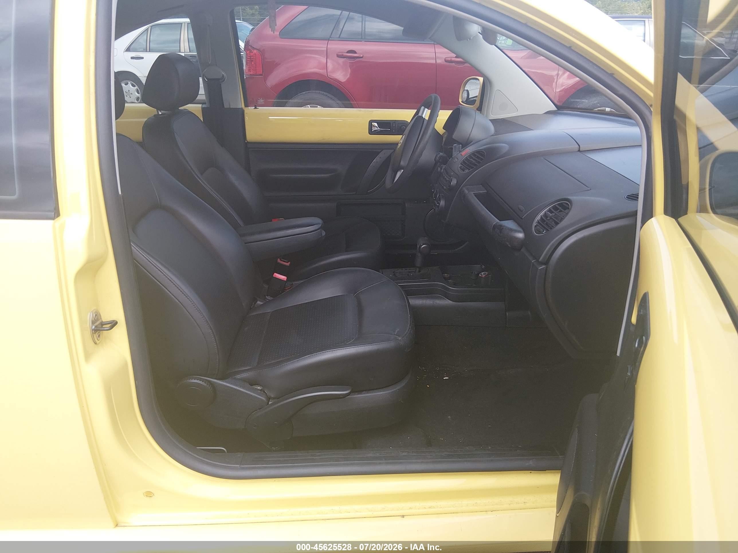 2008 Volkswagen New Beetle S Yellow vin: 3VWPW31CX8M502625