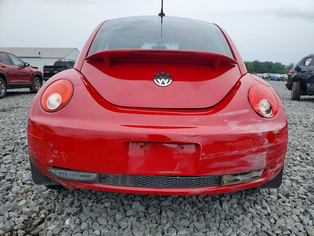 2008 Volkswagen New Beetle S Red vin: 3VWPW31CX8M525273