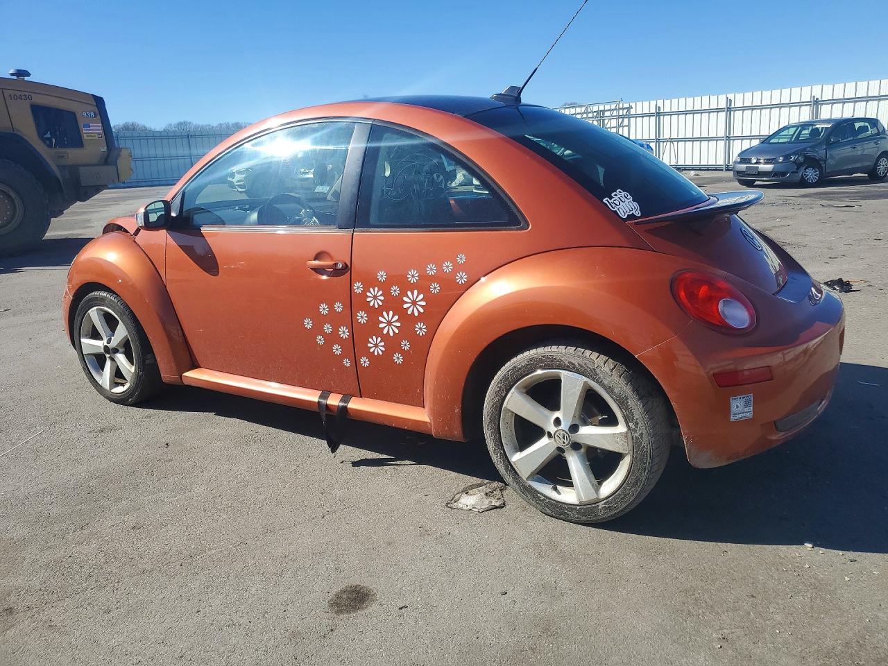 2010 Volkswagen New Beetle Orange vin: 3VWPW3AG1AM006993