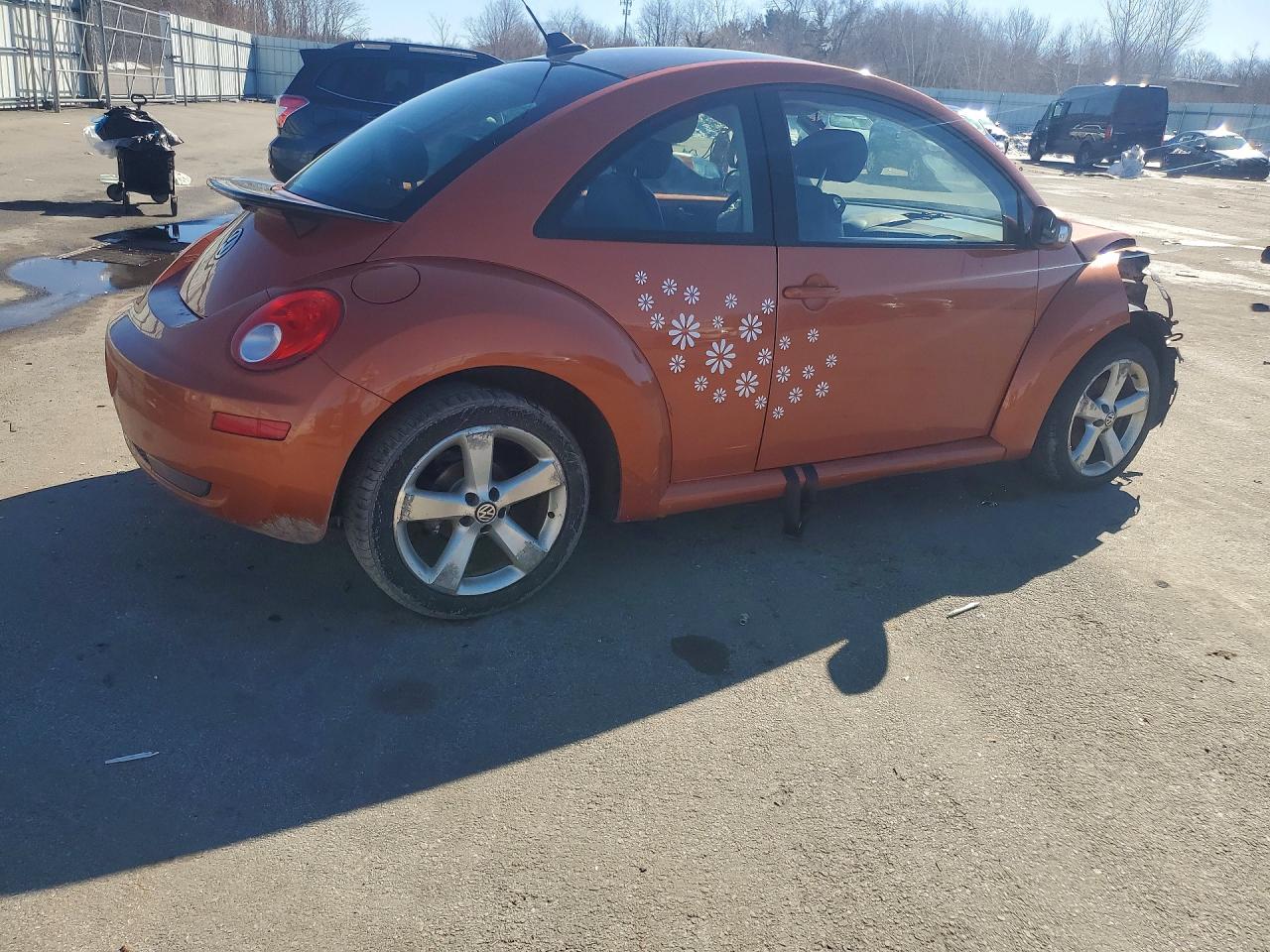 2010 Volkswagen New Beetle Orange vin: 3VWPW3AG1AM006993
