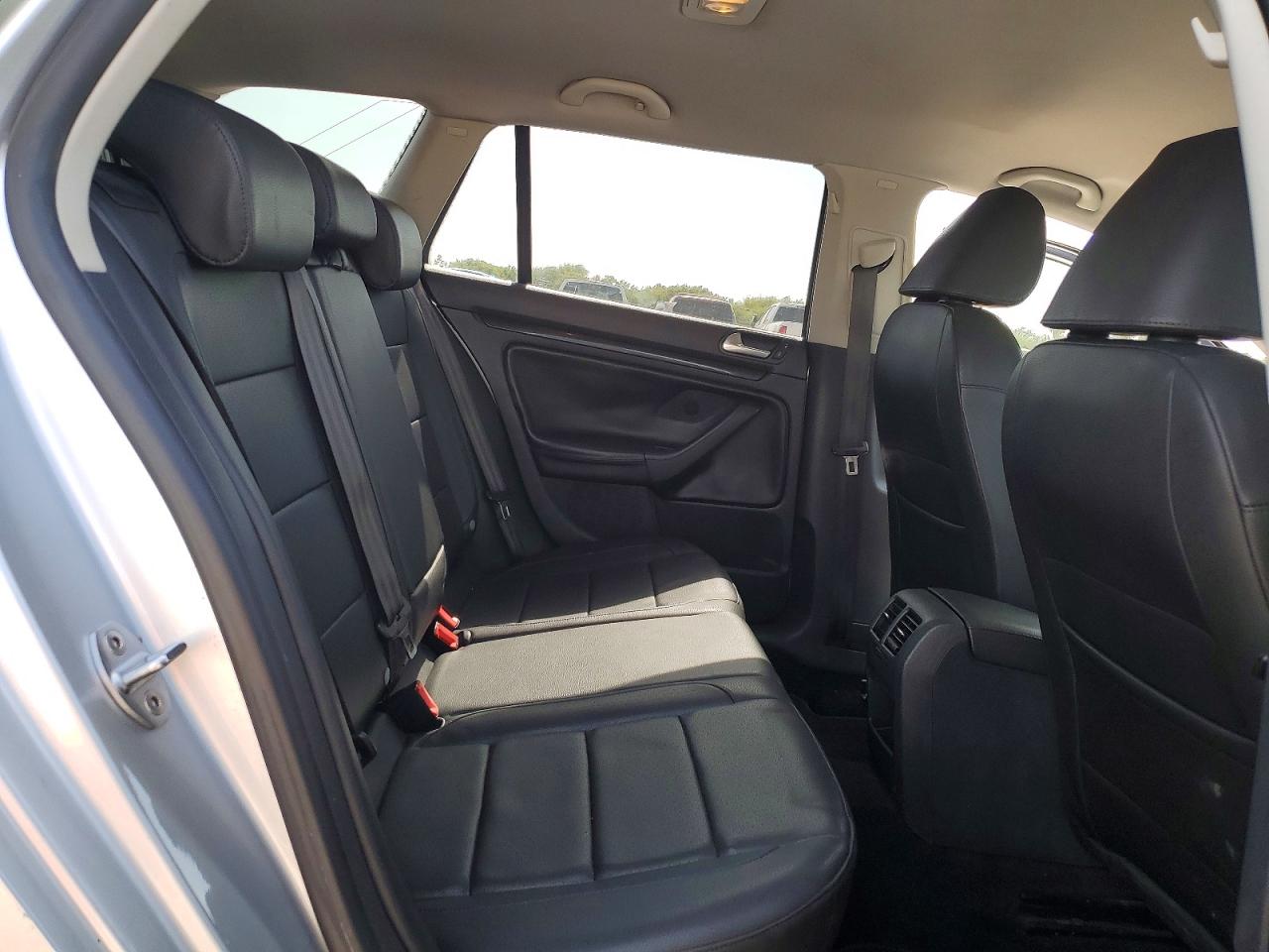 2010 Volkswagen Jetta Se Silver vin: 3VWPX7AJ3AM663973