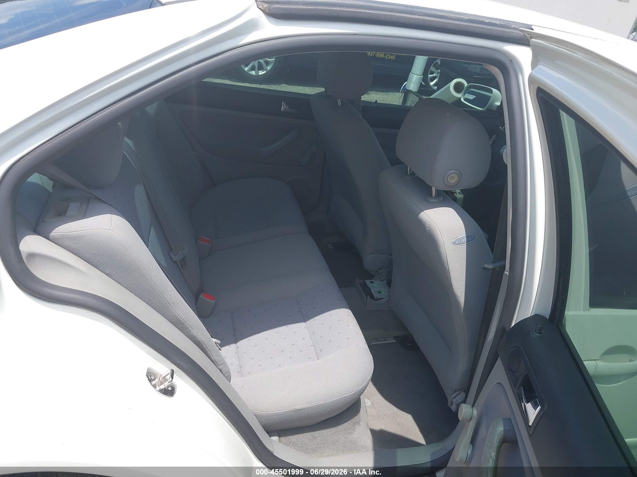 1999 Volkswagen Jetta Gl White vin: 3VWRA29M5XM015815