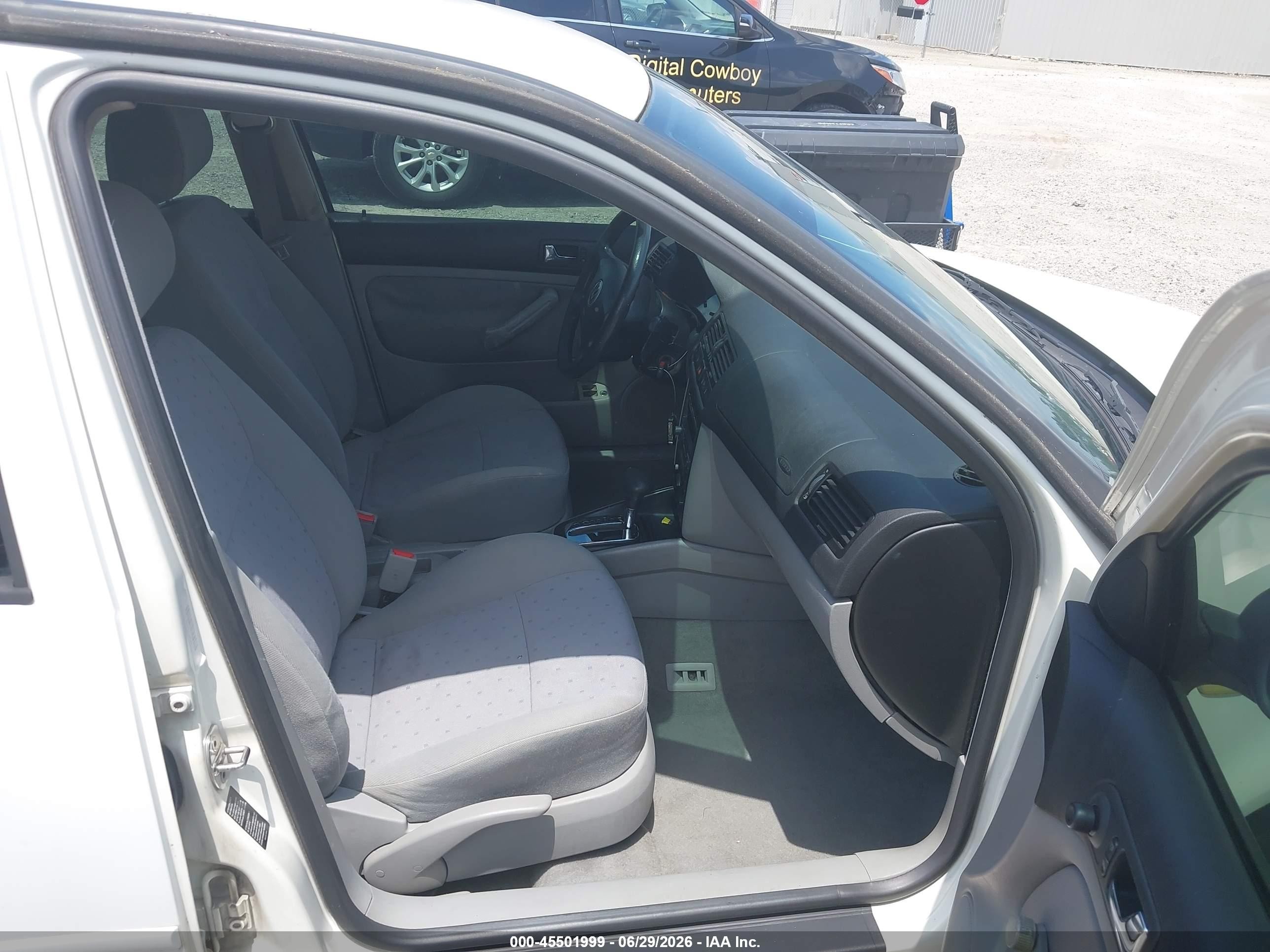 1999 Volkswagen Jetta Gl White vin: 3VWRA29M5XM015815