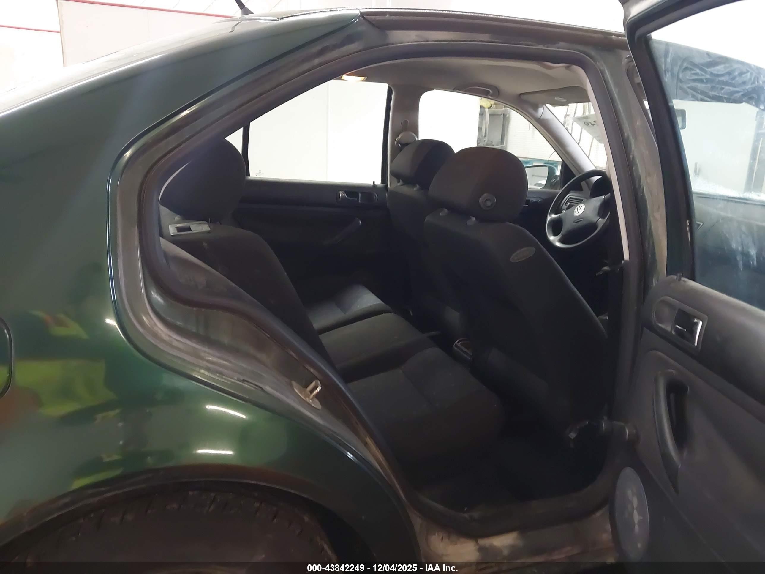 1999 Volkswagen Jetta Gl Green vin: 3VWRA29M6XM073433