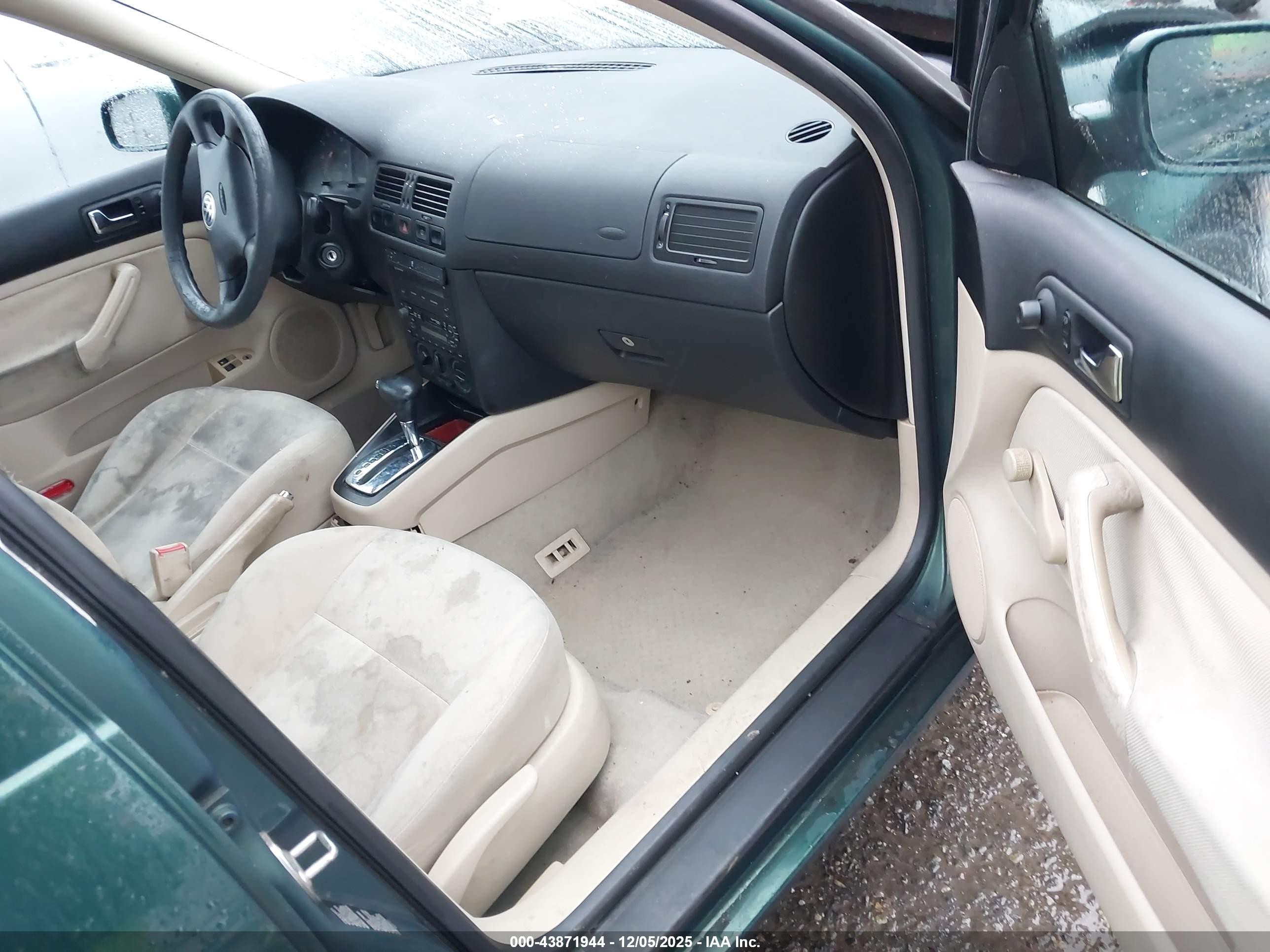 1999 Volkswagen Jetta Gl Green vin: 3VWRA29M9XM090601