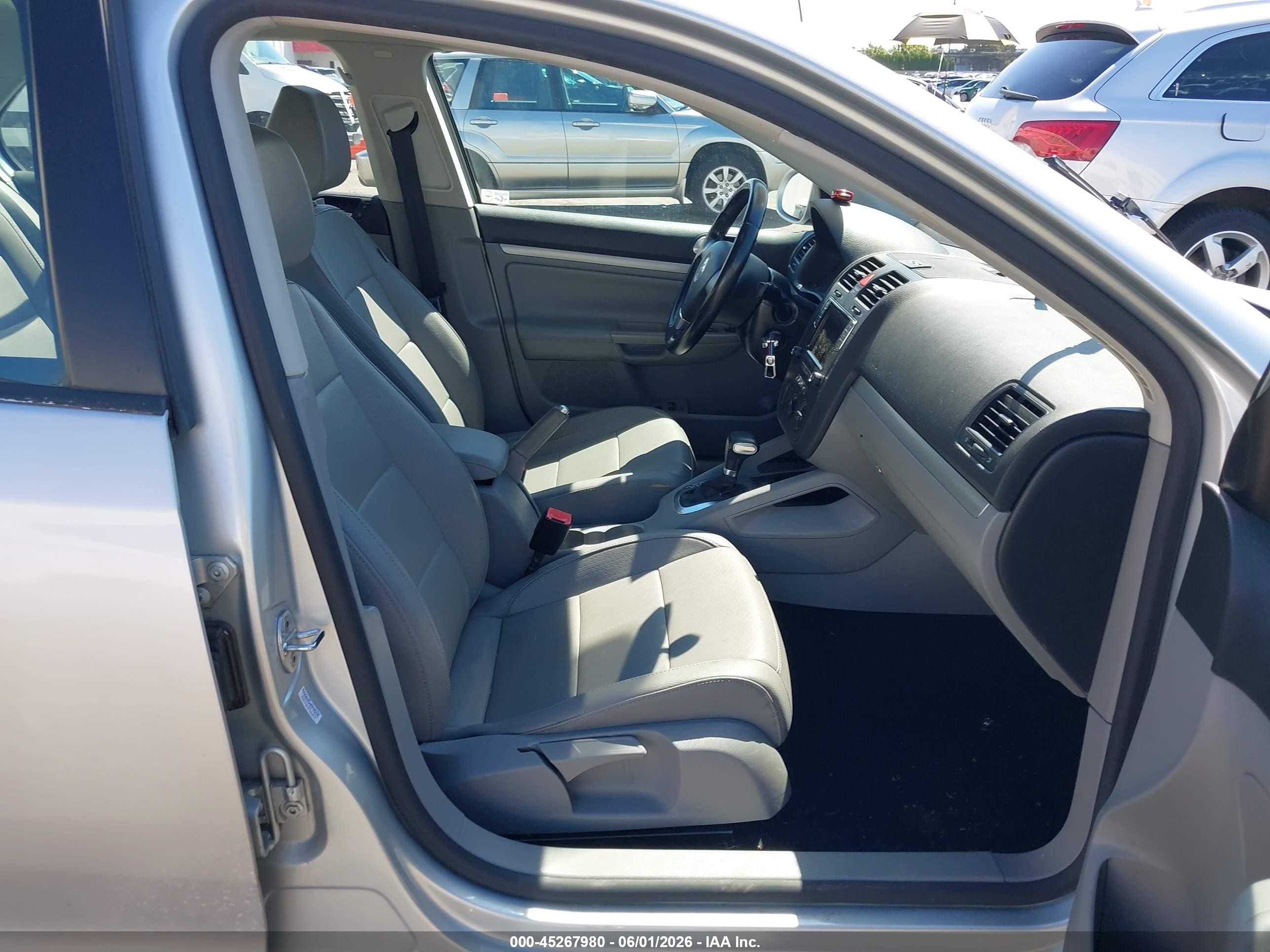 2009 Volkswagen Jetta Wolfsburg Edition Silver vin: 3VWRA71K19M043430