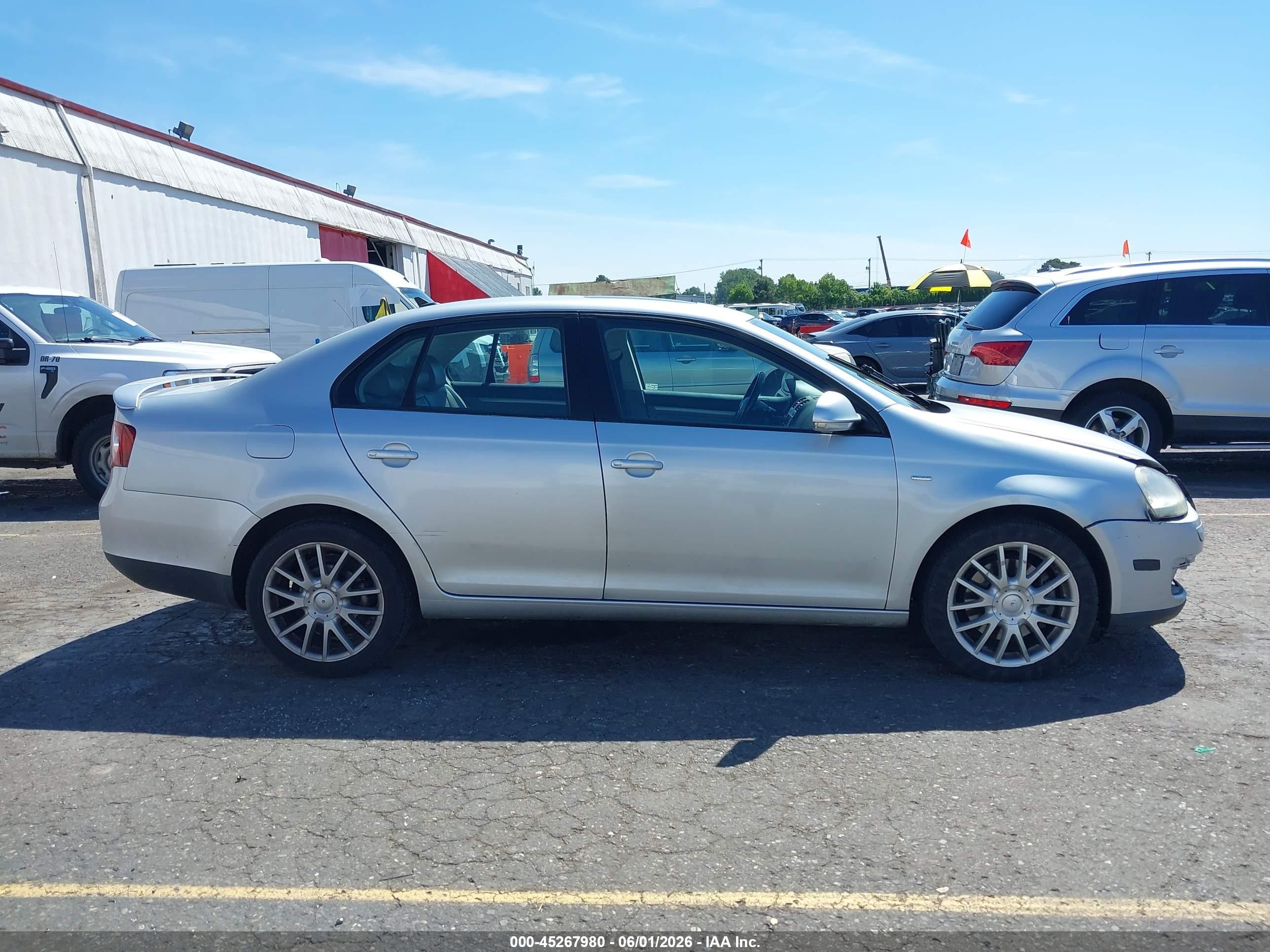 2009 Volkswagen Jetta Wolfsburg Edition Silver vin: 3VWRA71K19M043430
