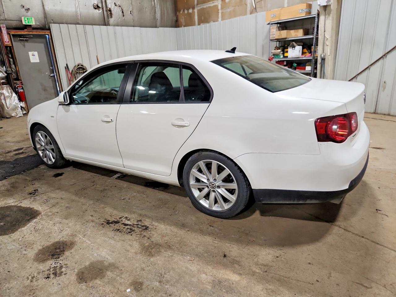 2010 Volkswagen Jetta Wolfsburg Белый vin: 3VWRA7AJ9AM036673