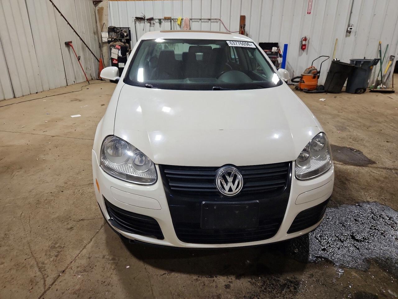 2010 Volkswagen Jetta Wolfsburg Белый vin: 3VWRA7AJ9AM036673
