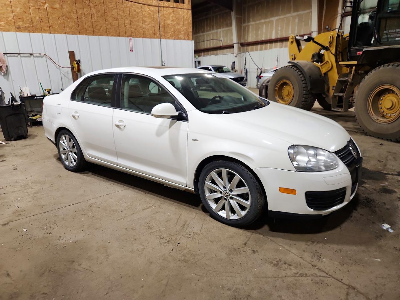 2010 Volkswagen Jetta Wolfsburg Белый vin: 3VWRA7AJ9AM036673