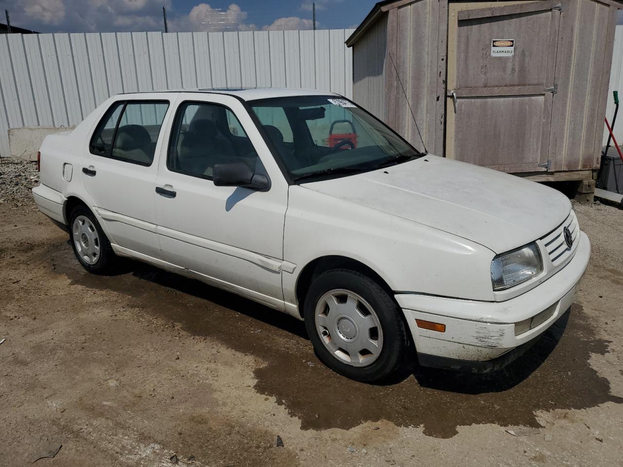 1998 Volkswagen Jetta Gl White vin: 3VWRA81H1WM111439