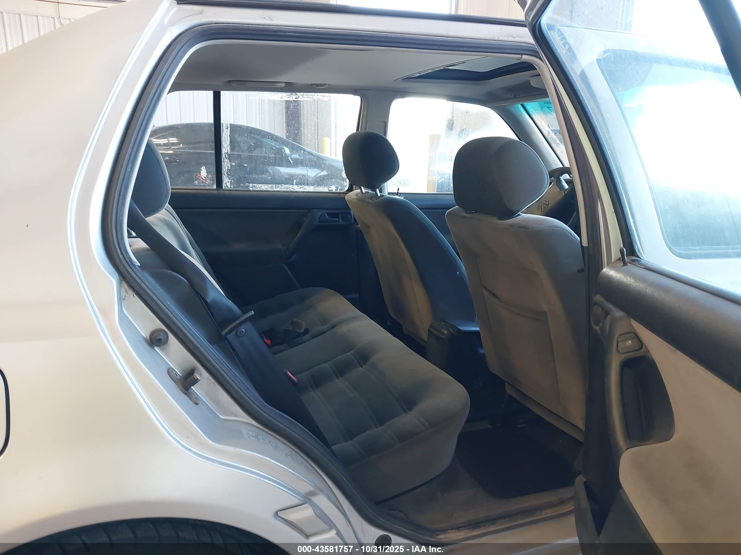 1999 Volkswagen Jetta Gl Silver vin: 3VWRA81H8XM221227