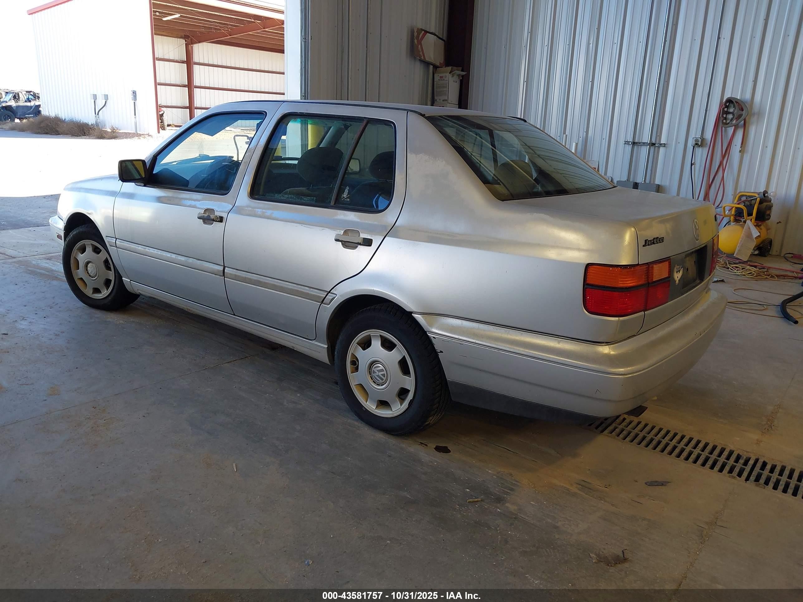 1999 Volkswagen Jetta Gl Silver vin: 3VWRA81H8XM221227
