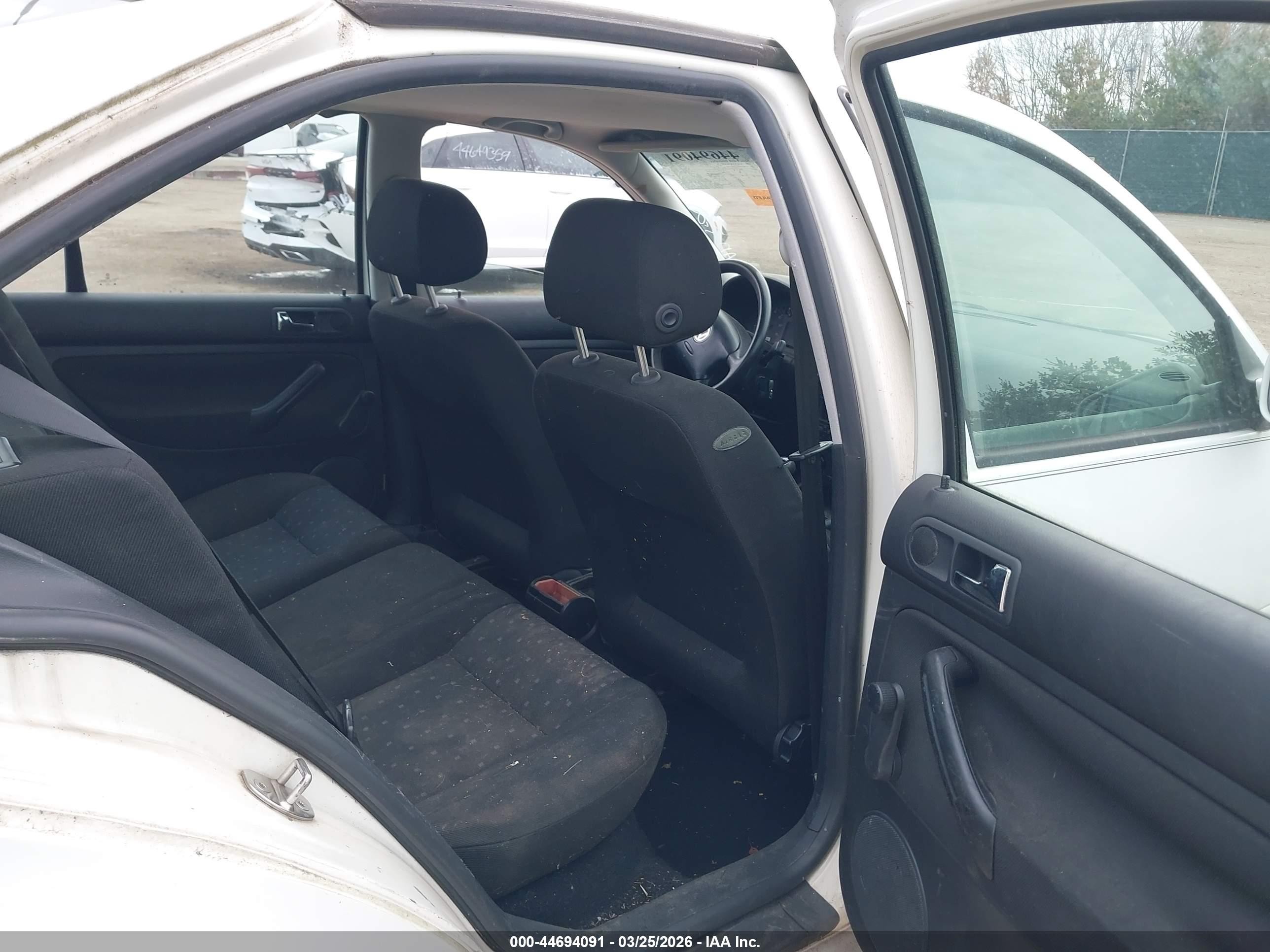 1999 Volkswagen Jetta Gl White vin: 3VWRC29M1XM113718