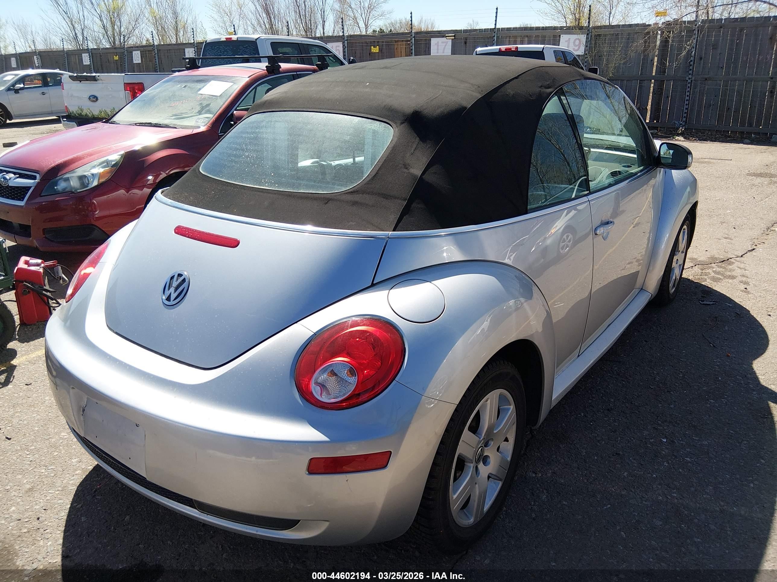 2007 Volkswagen New Beetle 2.5 Silver vin: 3VWRF31Y07M401080