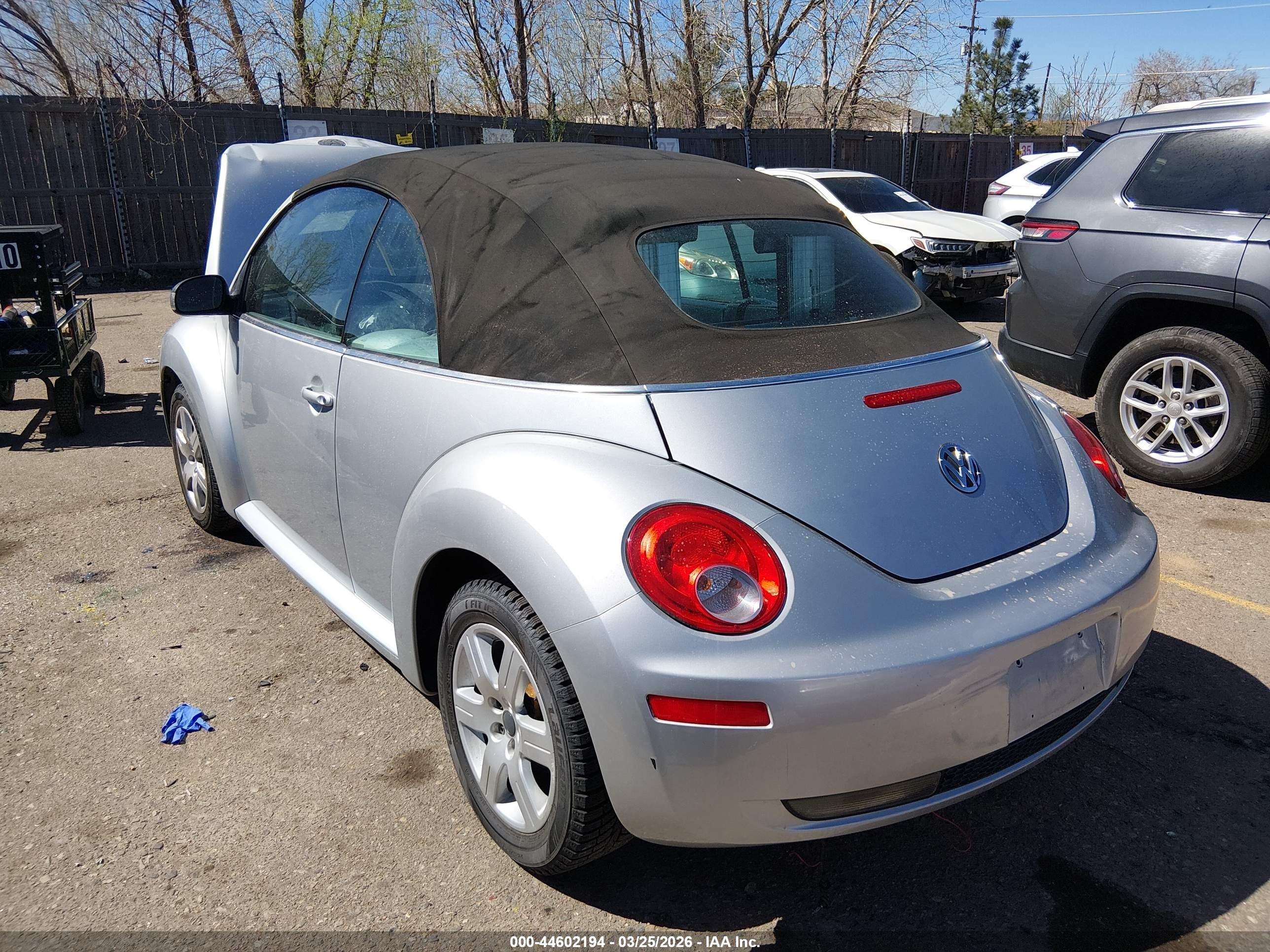 2007 Volkswagen New Beetle 2.5 Silver vin: 3VWRF31Y07M401080