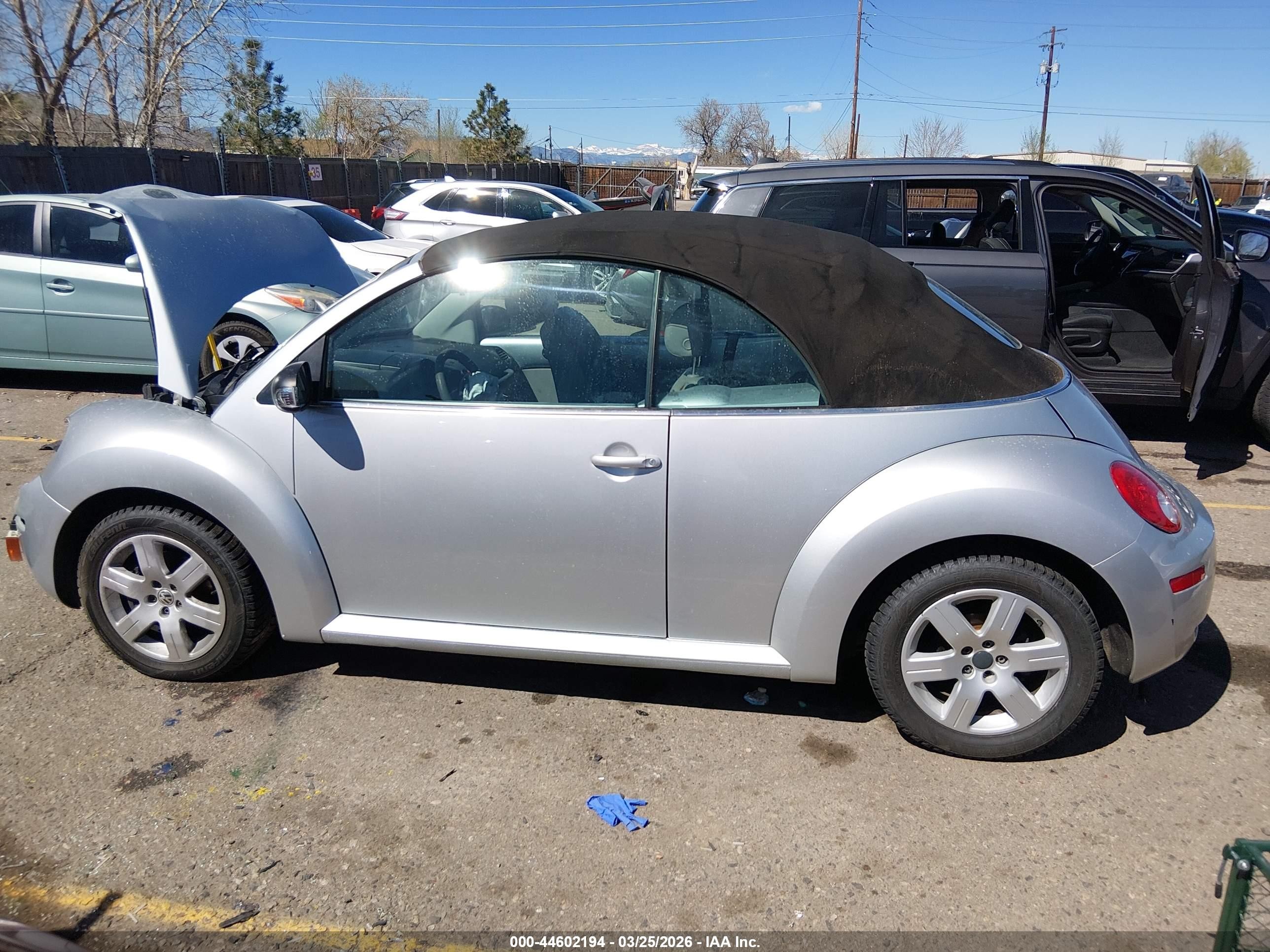 2007 Volkswagen New Beetle 2.5 Silver vin: 3VWRF31Y07M401080