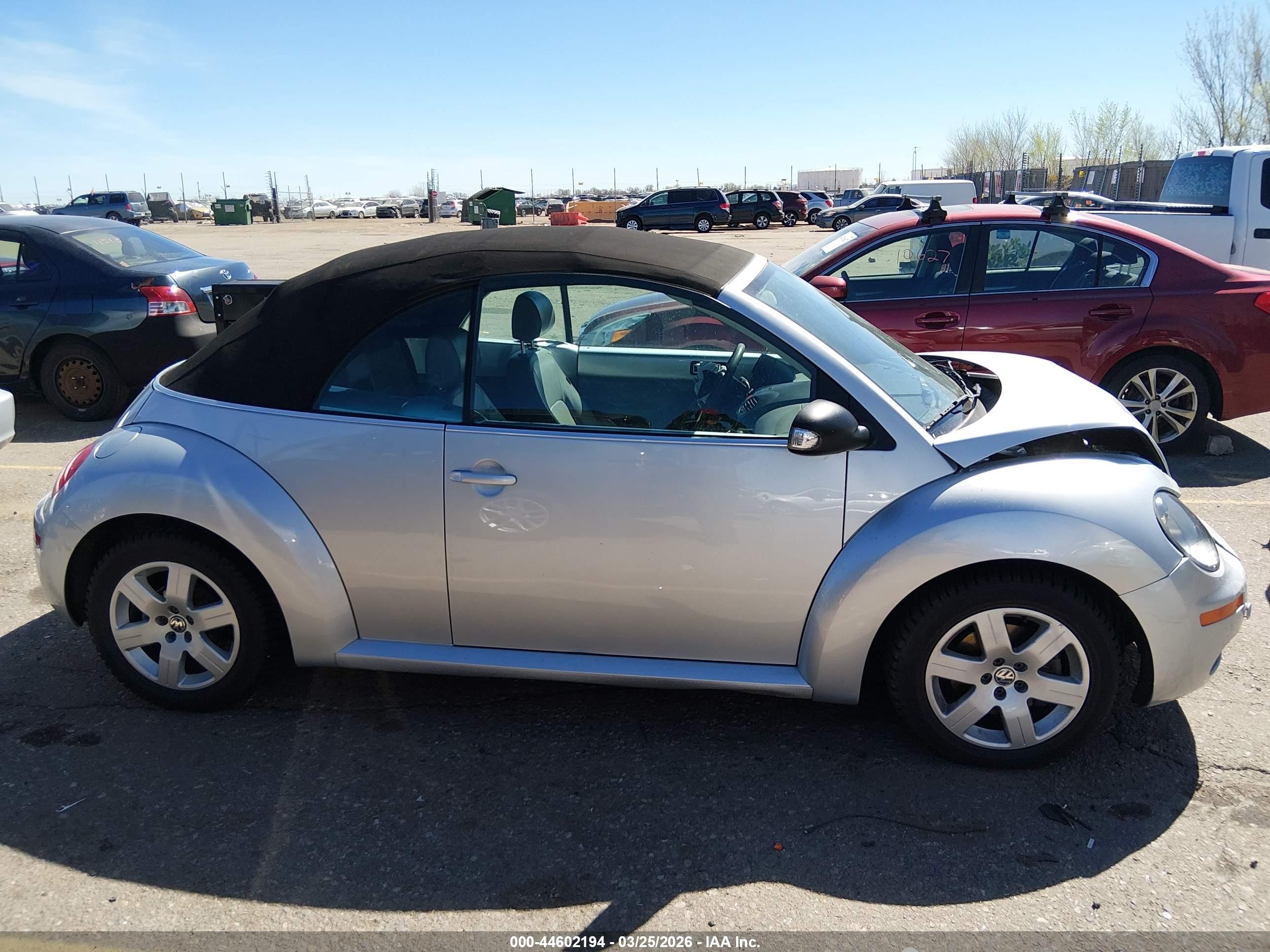 2007 Volkswagen New Beetle 2.5 Silver vin: 3VWRF31Y07M401080