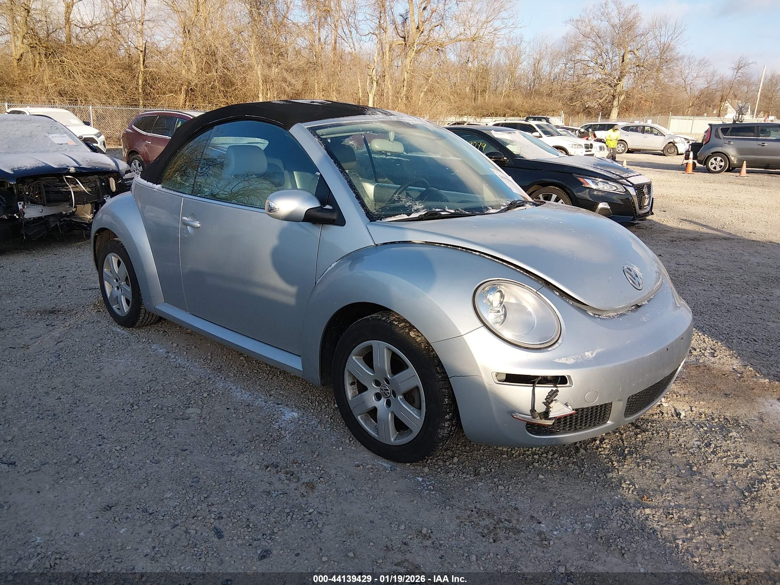 2007 Volkswagen New Beetle 2.5 Серебряный vin: 3VWRF31Y17M411374