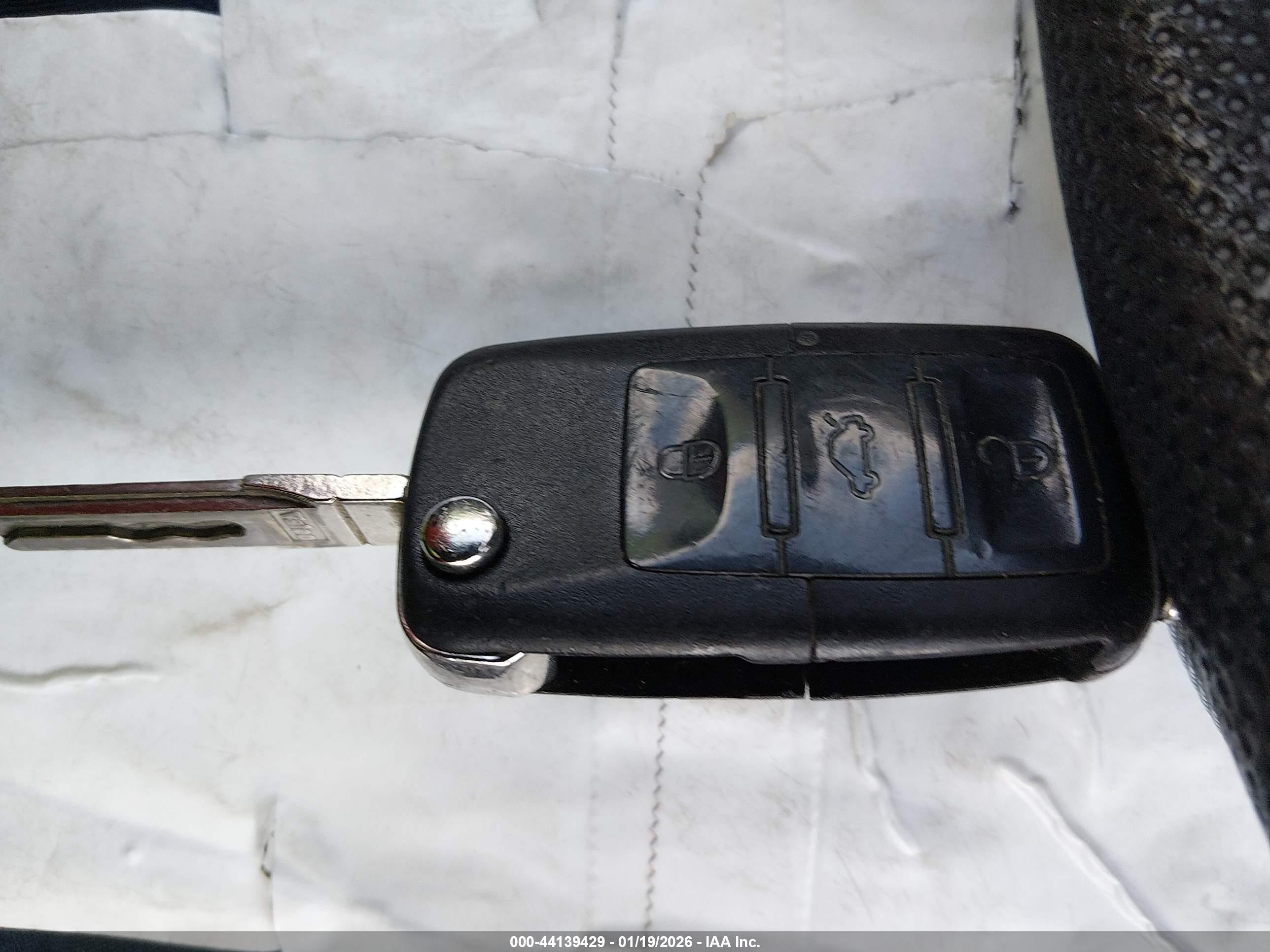 2007 Volkswagen New Beetle 2.5 Серебряный vin: 3VWRF31Y17M411374