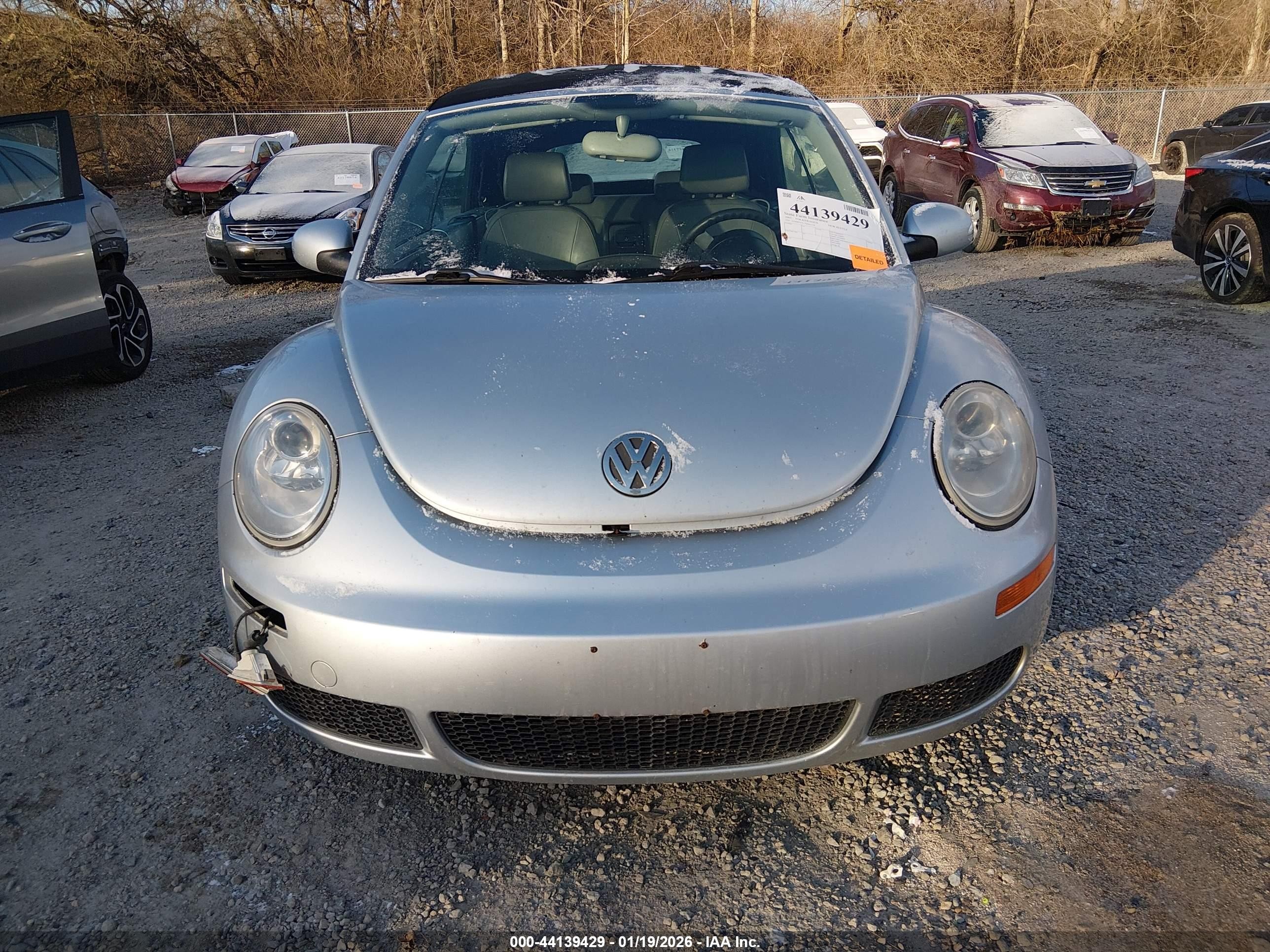 2007 Volkswagen New Beetle 2.5 Серебряный vin: 3VWRF31Y17M411374