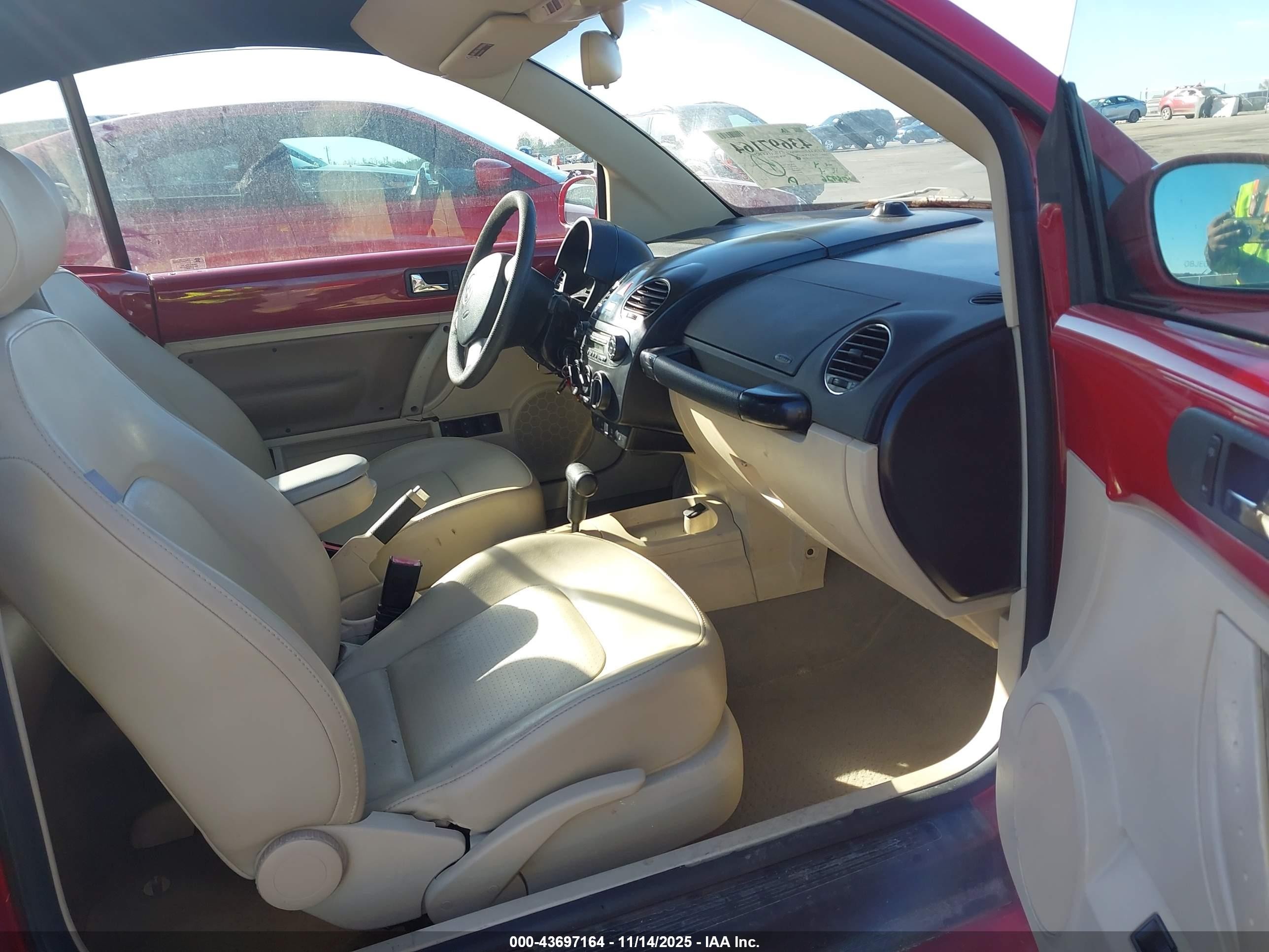 2006 Volkswagen New Beetle 2.5 Красный vin: 3VWRF31Y26M301190