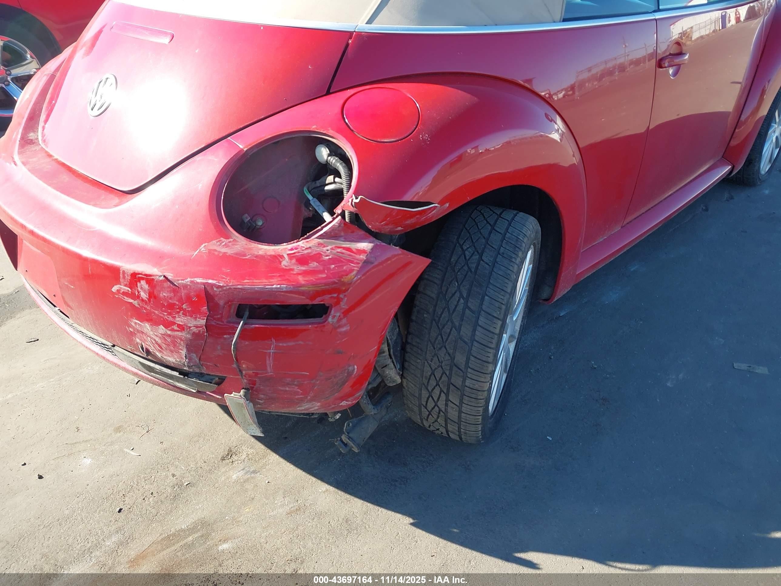 2006 Volkswagen New Beetle 2.5 Красный vin: 3VWRF31Y26M301190