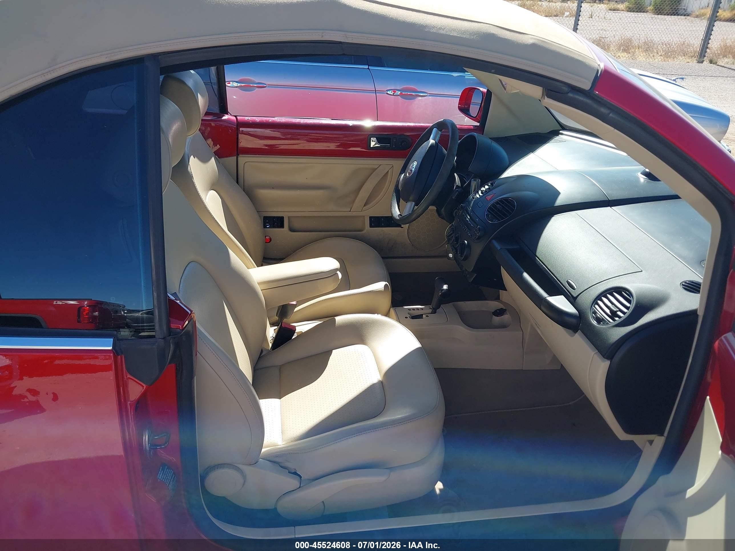 2006 Volkswagen New Beetle 2.5 Red vin: 3VWRF31Y26M327501