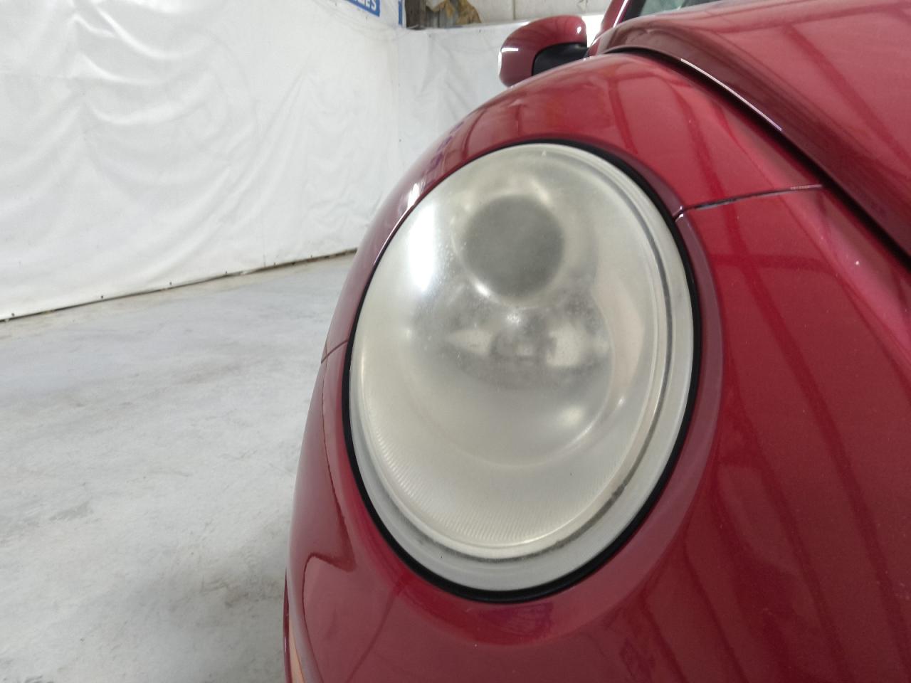 2009 Volkswagen New Beetle S Red vin: 3VWRF31Y29M408762 Damage: Right Head Lamp, Faded, Repair Required