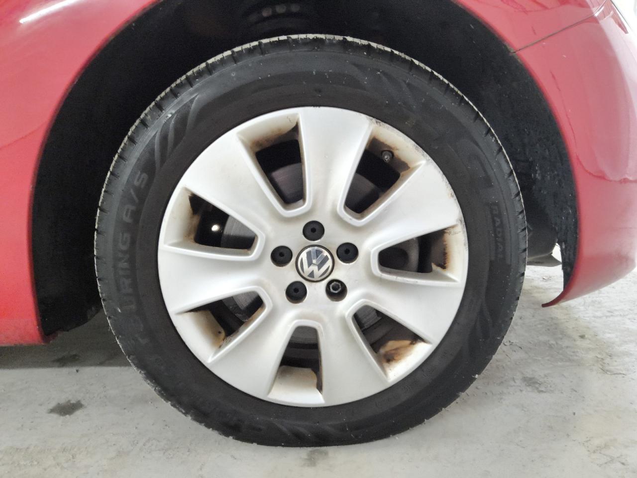 2009 Volkswagen New Beetle S Red vin: 3VWRF31Y29M408762 Damage: Right Front Wheel, Curb Rash, > 12 Inches