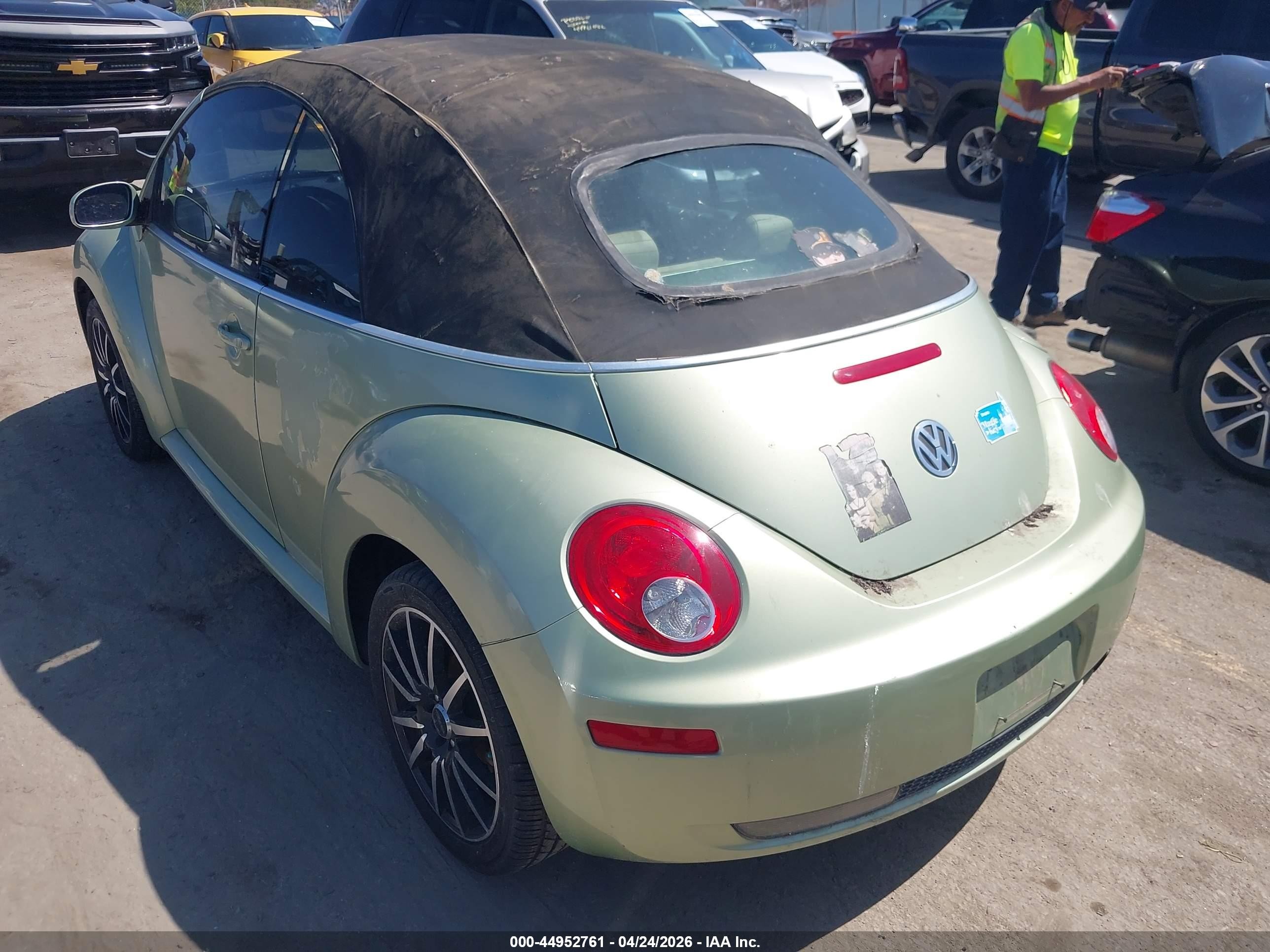 2008 Volkswagen New Beetle Se Green vin: 3VWRF31Y38M403455