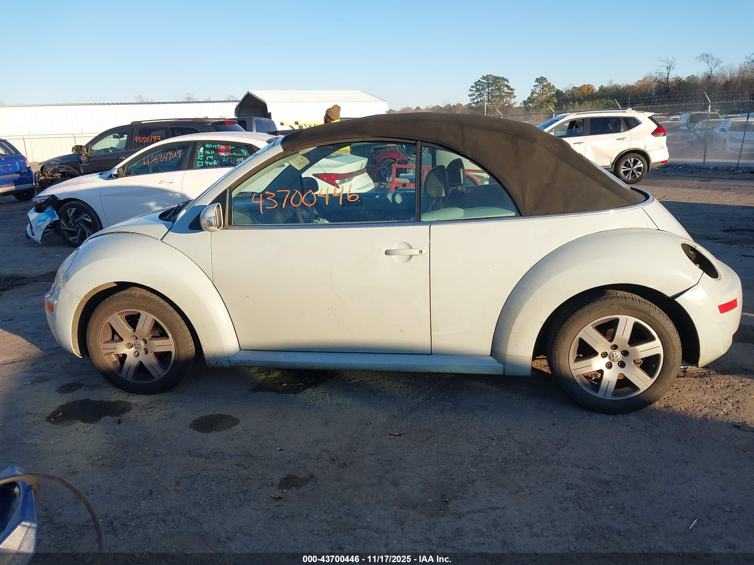 2006 Volkswagen New Beetle 2.5 Light Blue vin: 3VWRF31Y46M307699