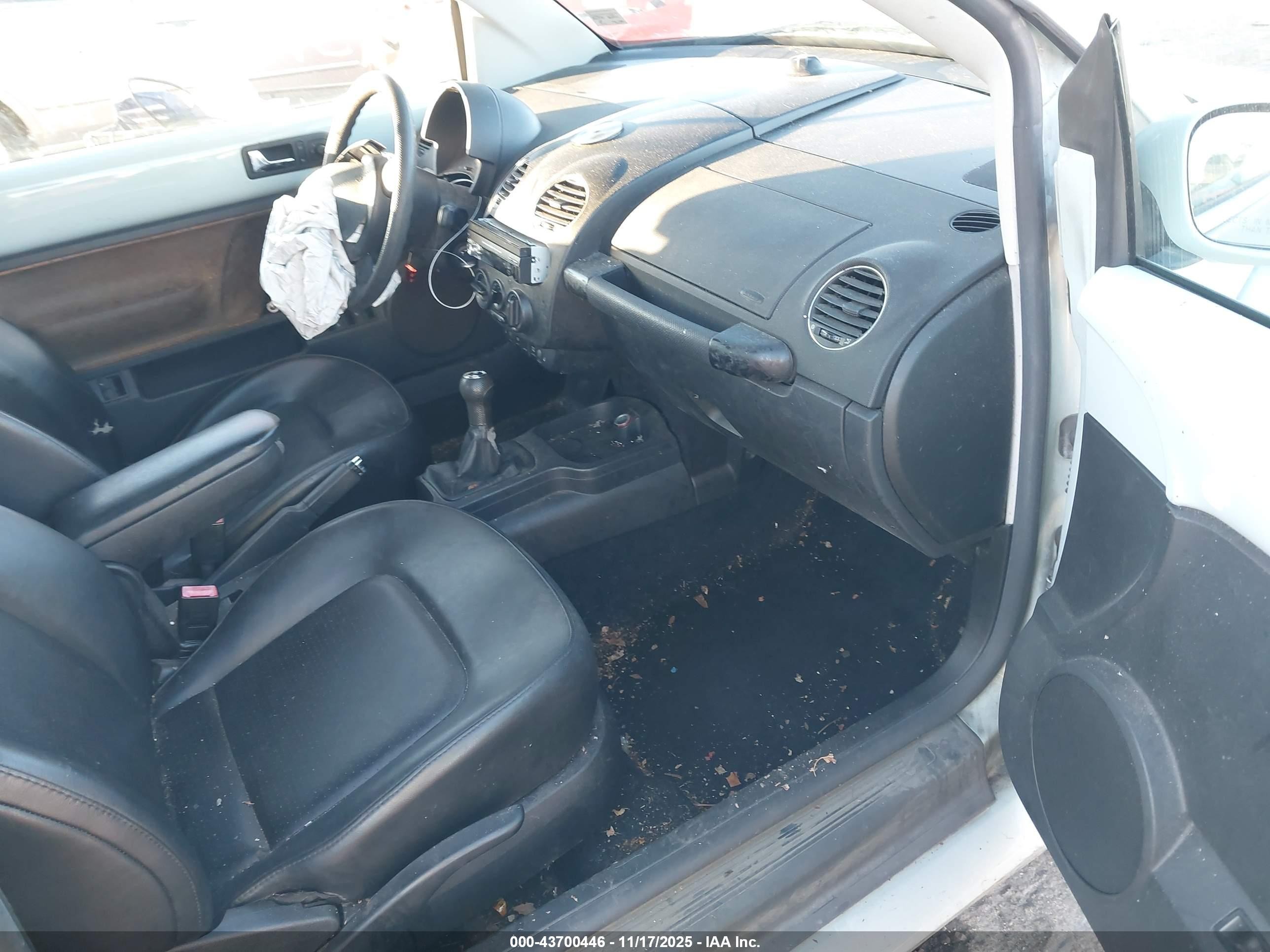 2006 Volkswagen New Beetle 2.5 Light Blue vin: 3VWRF31Y46M307699